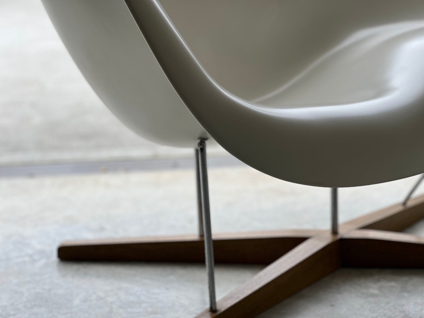 Eames La Chaise Chair