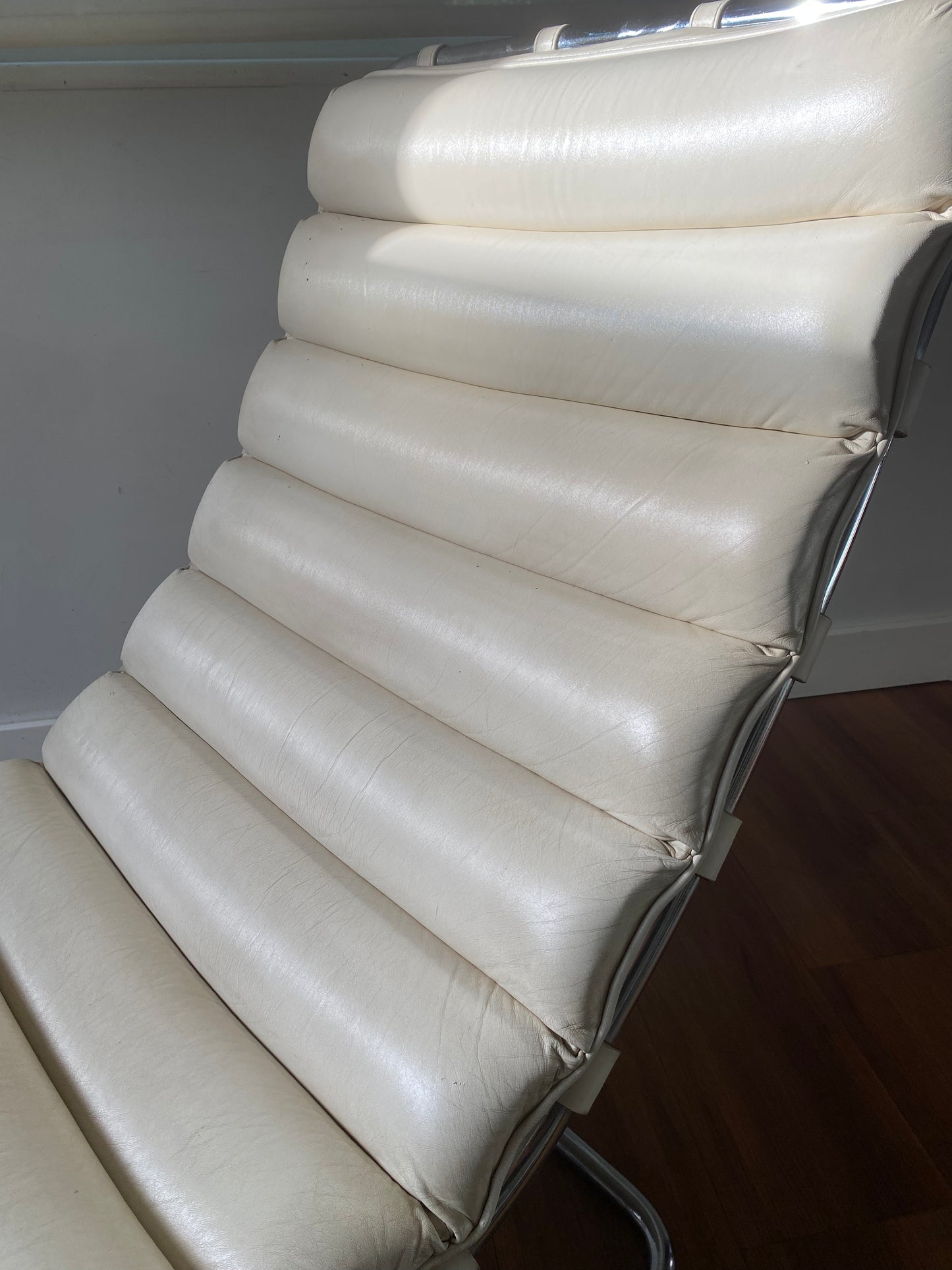Knoll Mies Van Der Rohe Chaise Lounge
