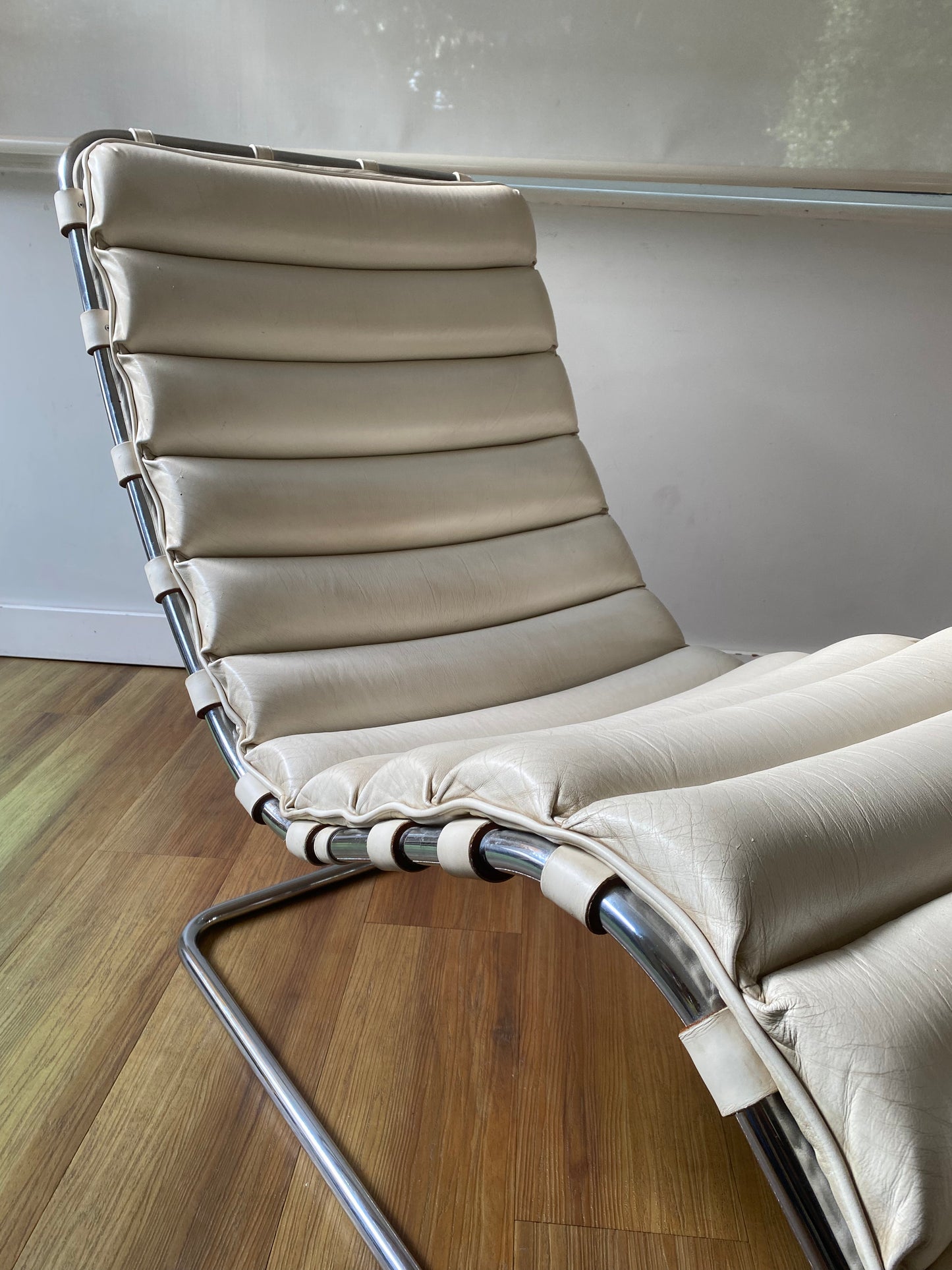Knoll Mies Van Der Rohe Chaise Lounge
