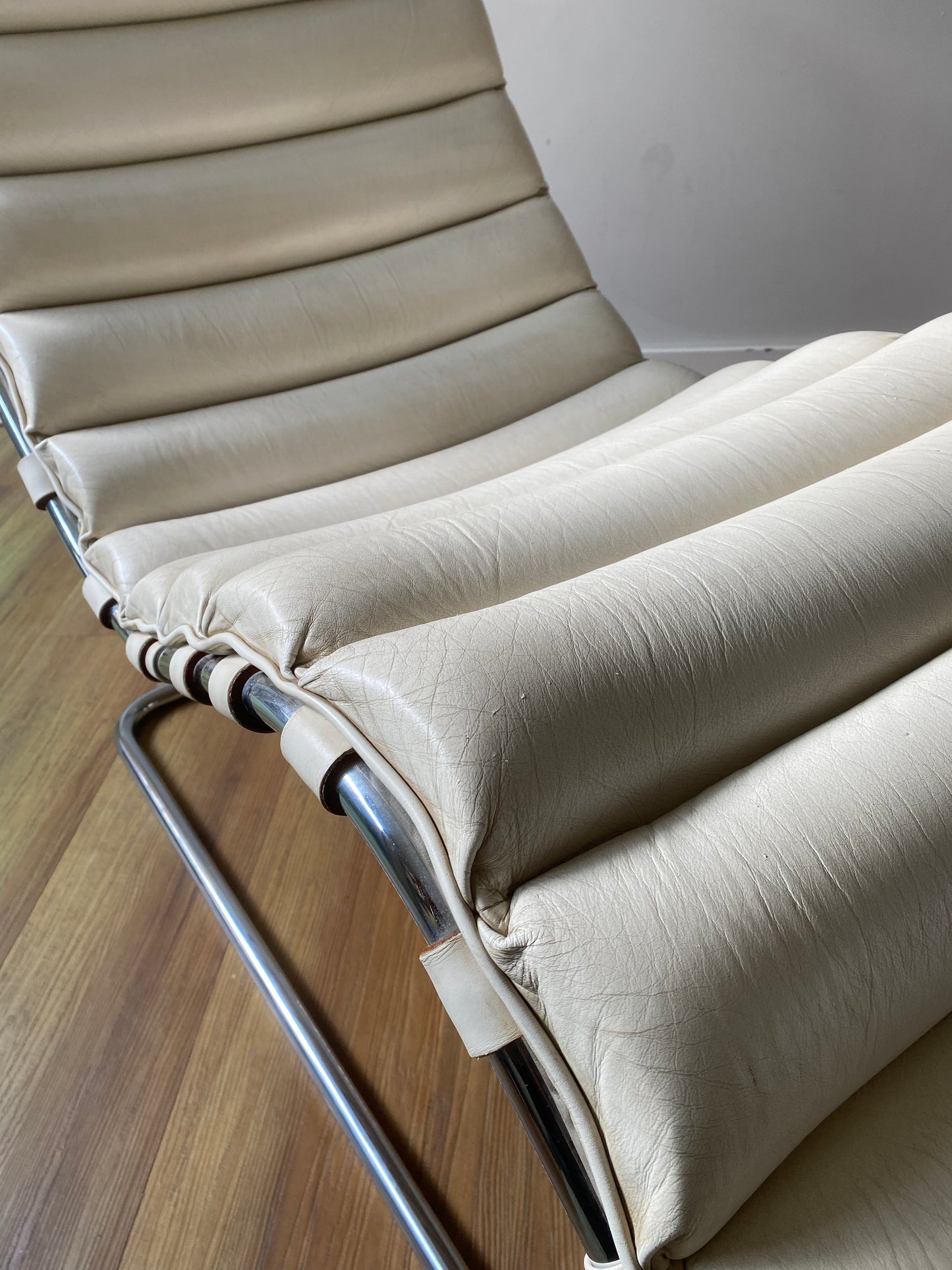 Knoll Mies Van Der Rohe Chaise Lounge