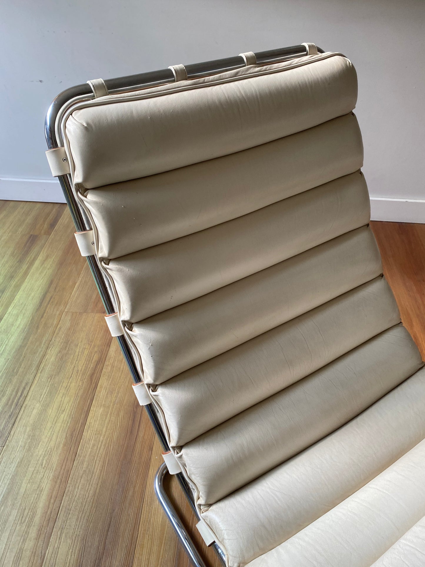 Knoll Mies Van Der Rohe Chaise Lounge