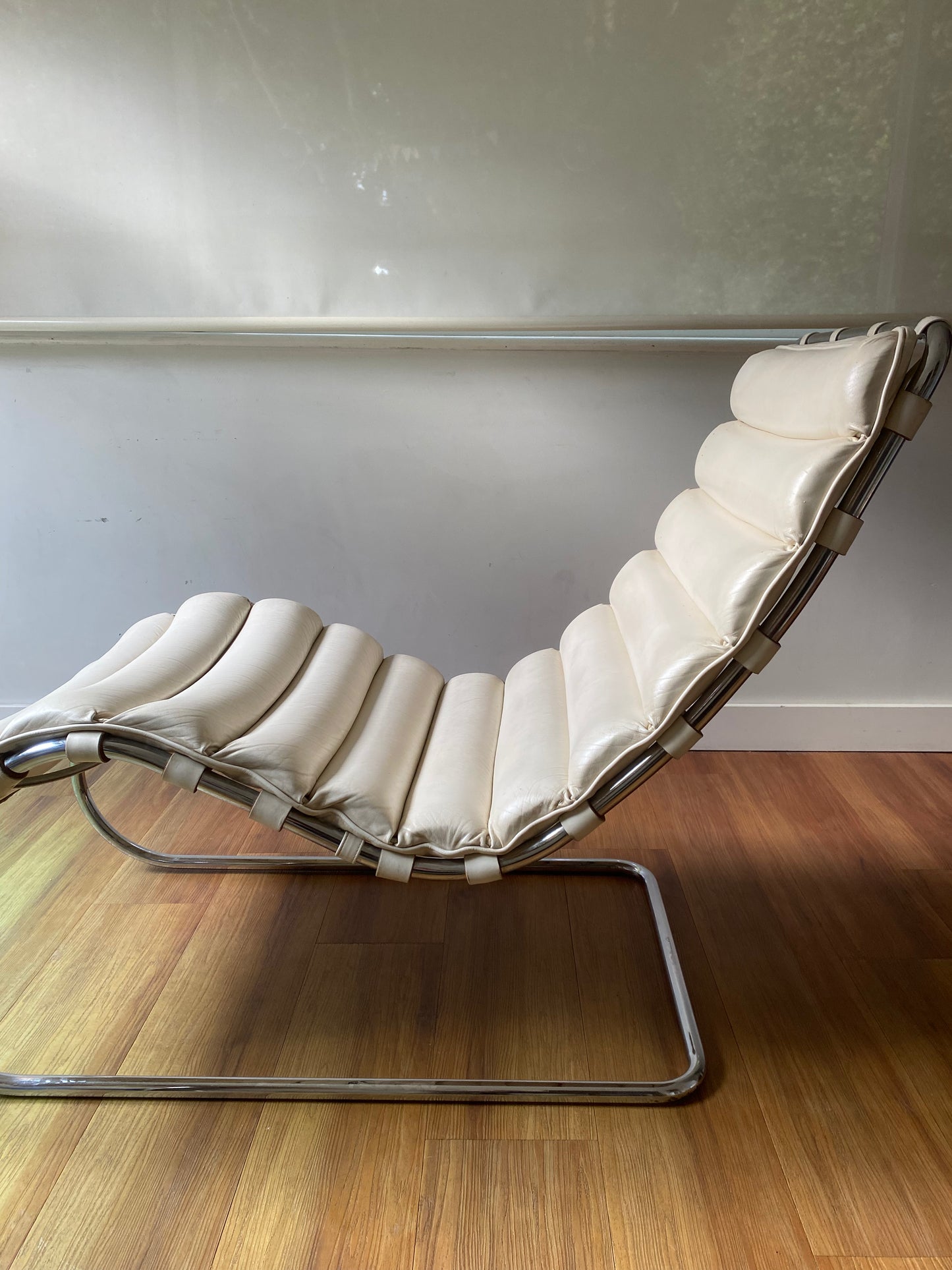 Knoll Mies Van Der Rohe Chaise Lounge