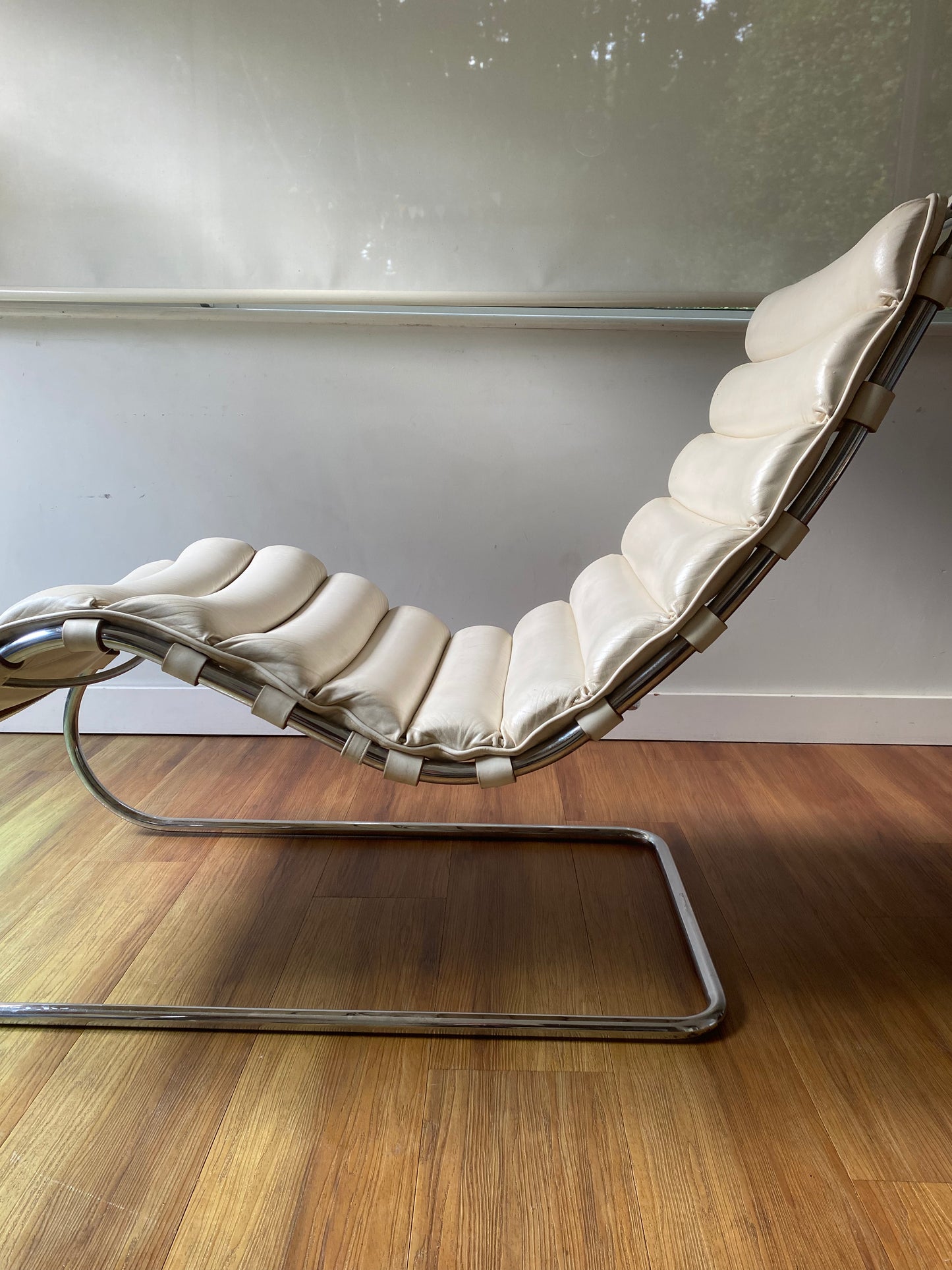 Knoll Mies Van Der Rohe Chaise Lounge