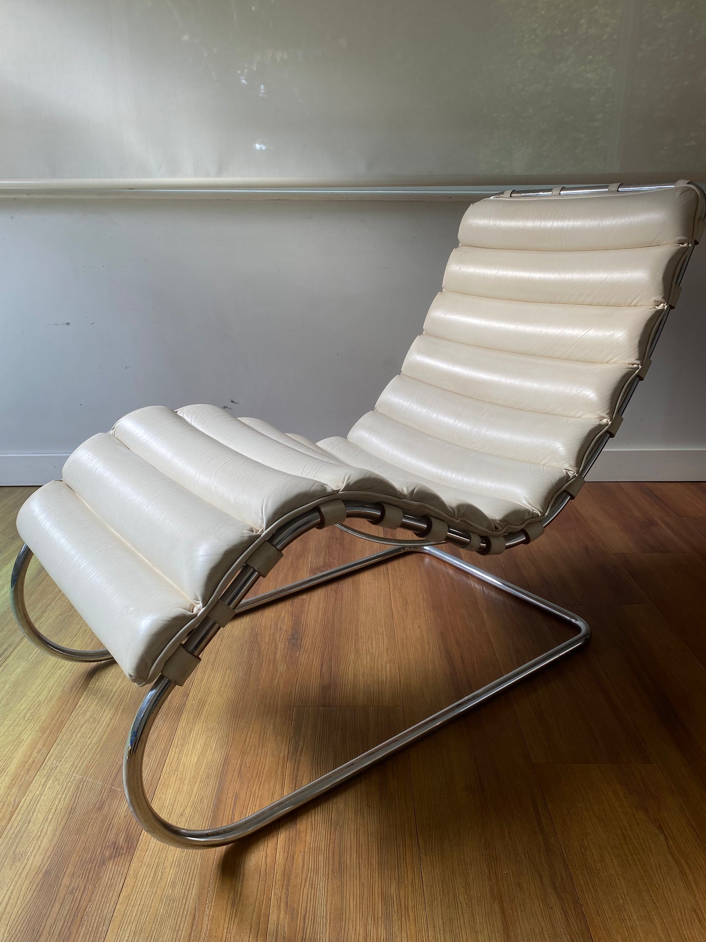 Knoll Mies Van Der Rohe Chaise Lounge
