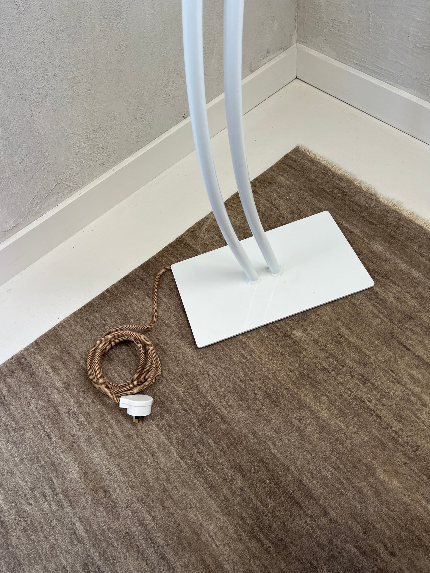 Wavy Floor Lamp with Rattan Shade
