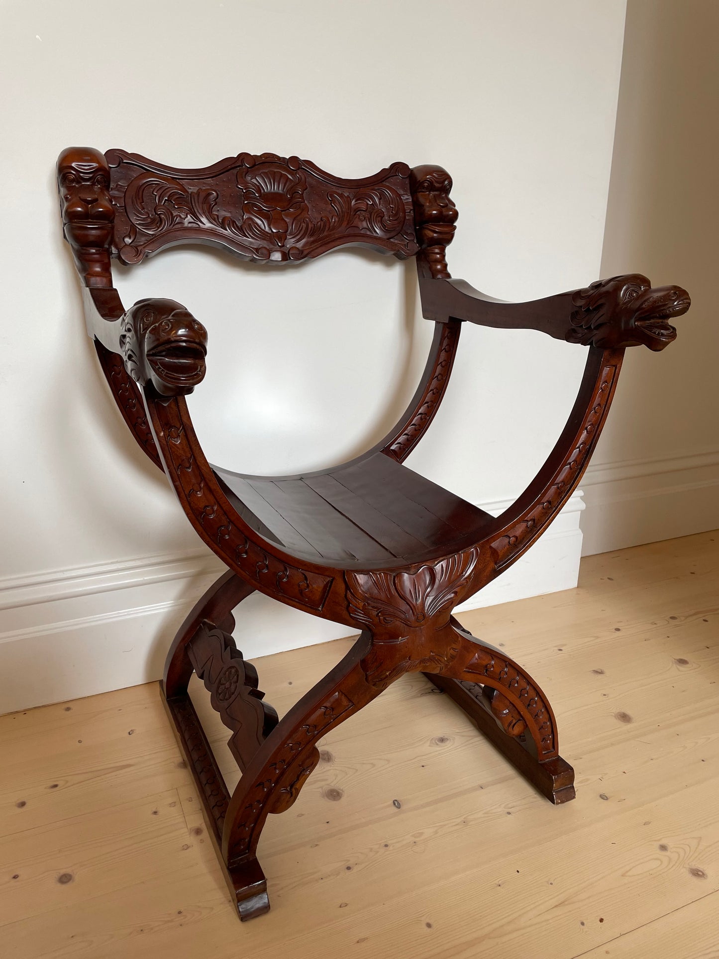 Curved Walnut Italian Savonarola Chair