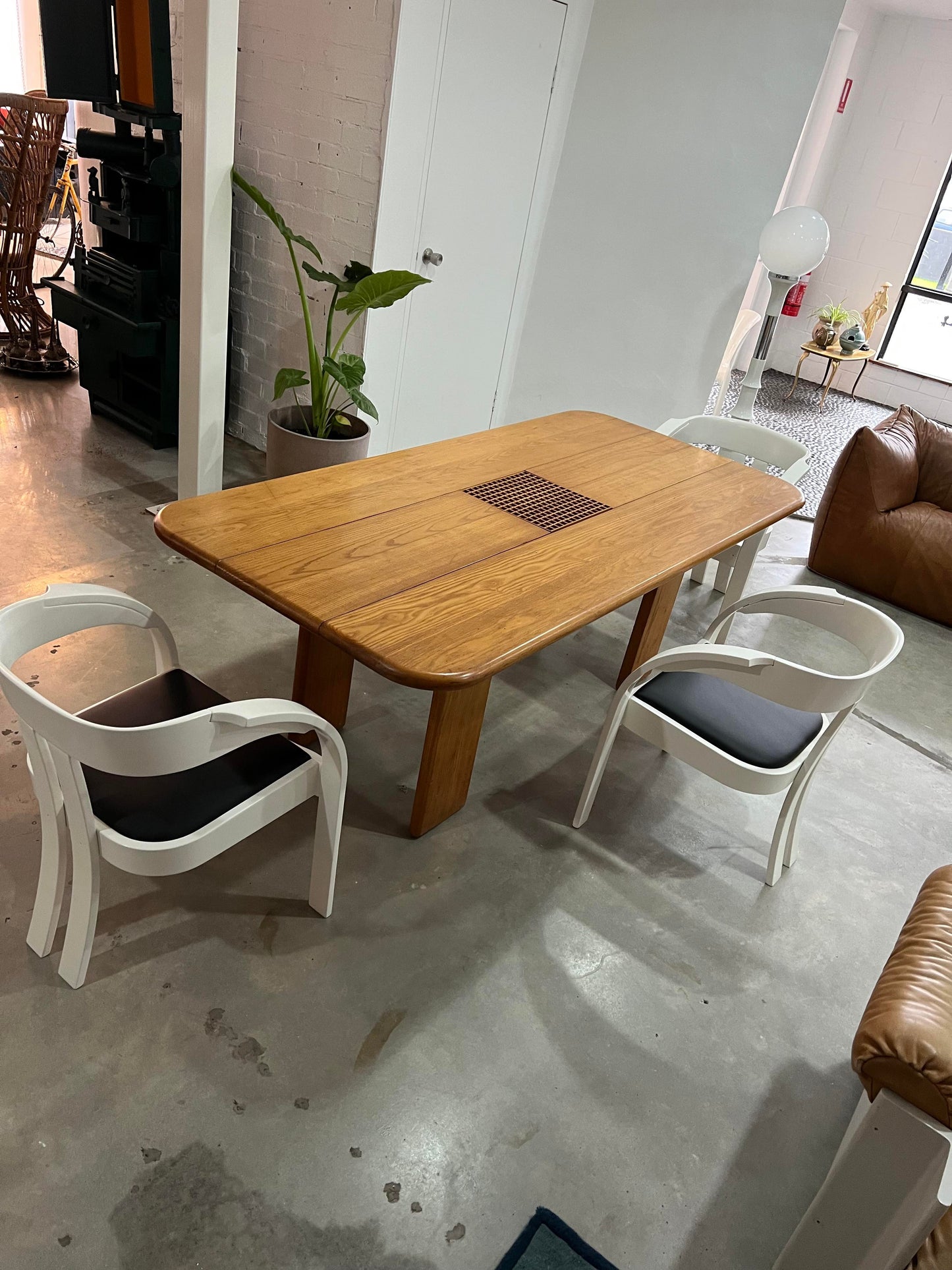 - Mid Century Modern Blonde Walnut Timber Italian Dining Table, 1970