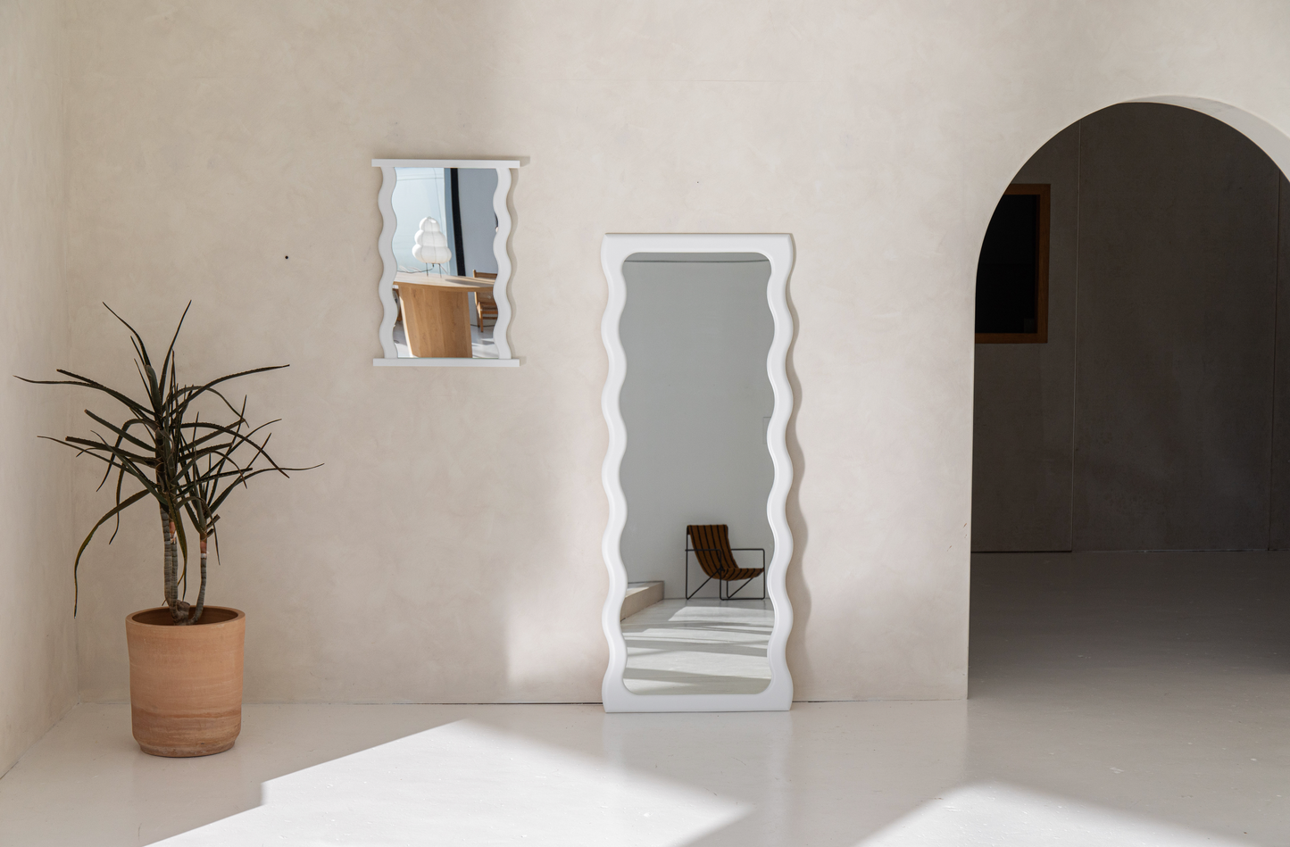 Knot Studio Wavy Wall Mirror CLOUD WHITE