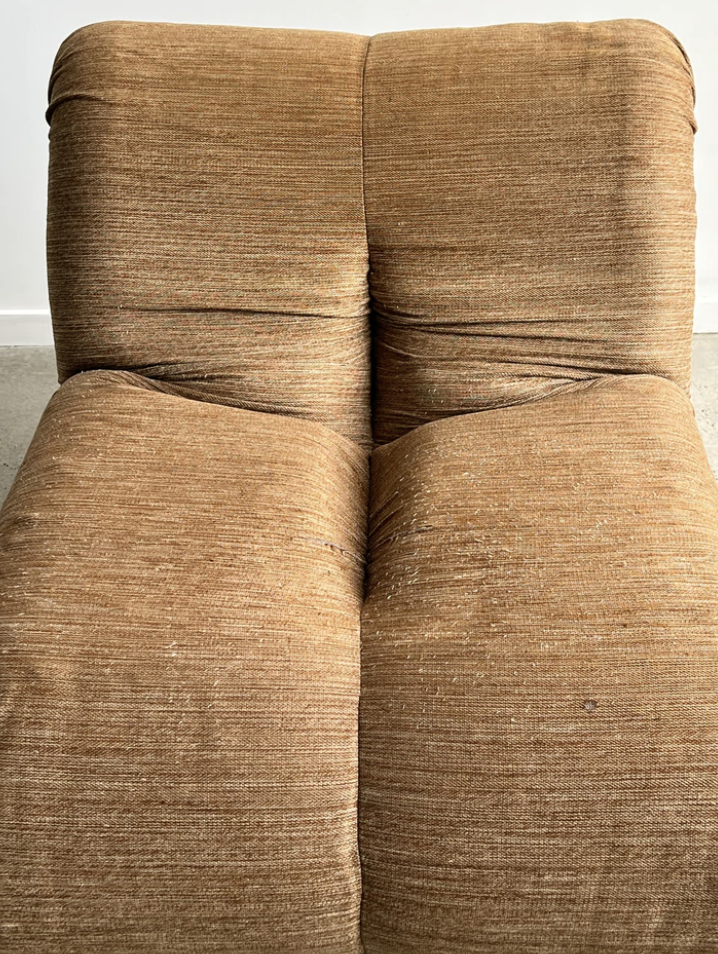 - Claudio Vagnoni for 1P, 'Pagru' Lounge Chair in Original Brow Fabric, 1960s