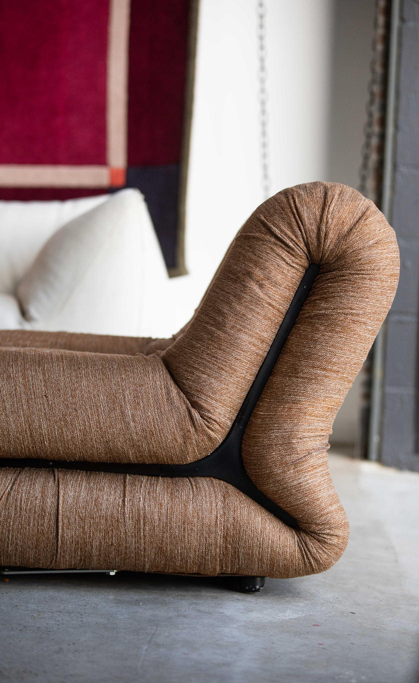 - Claudio Vagnoni for 1P, 'Pagru' Lounge Chair in Original Brow Fabric, 1960s