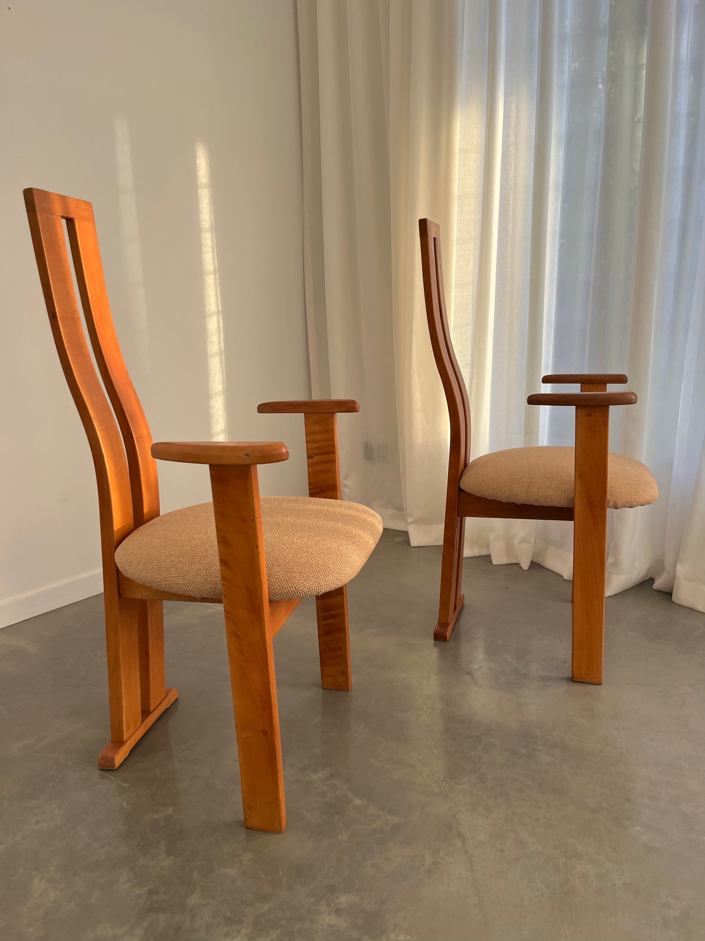 - Vintage Wavy High Back Chair