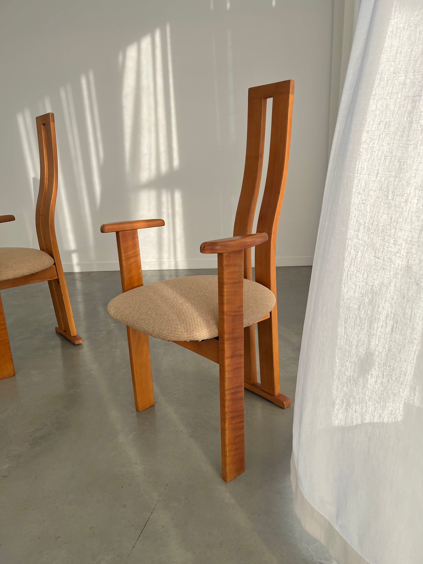 - Vintage Wavy High Back Chair