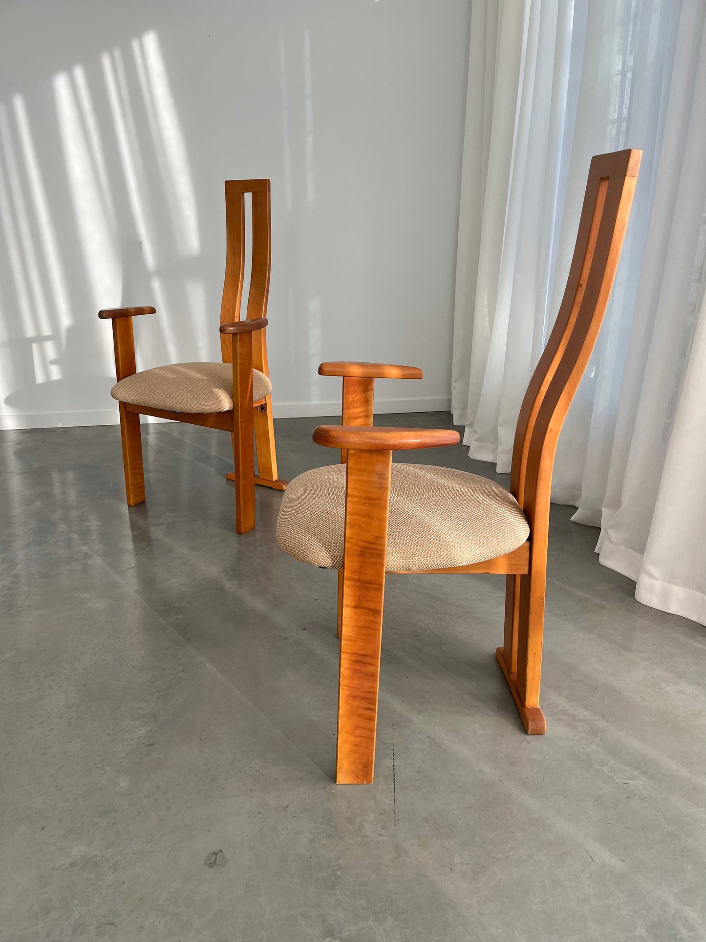 - Vintage Wavy High Back Chair