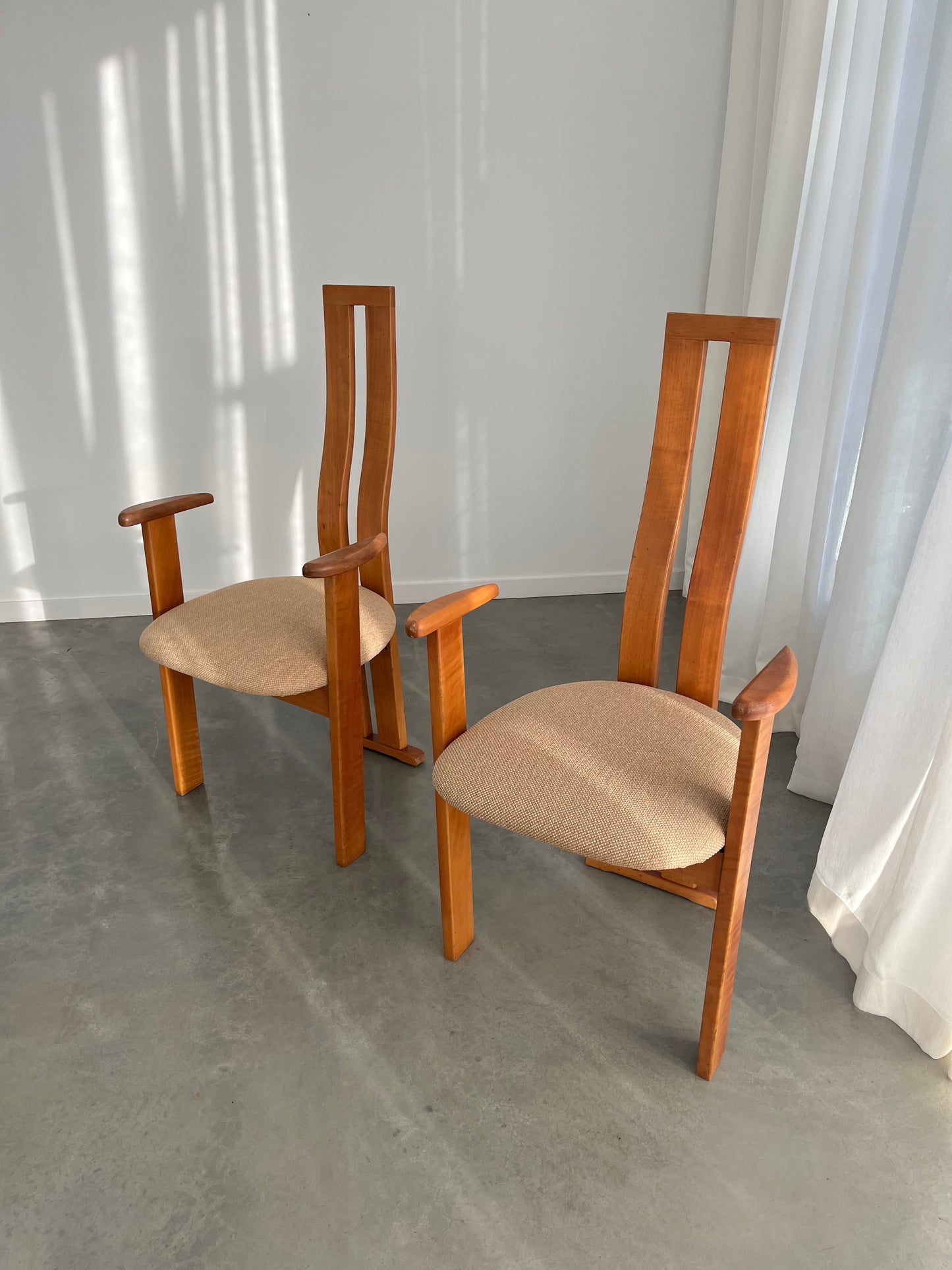 - Vintage Wavy High Back Chair