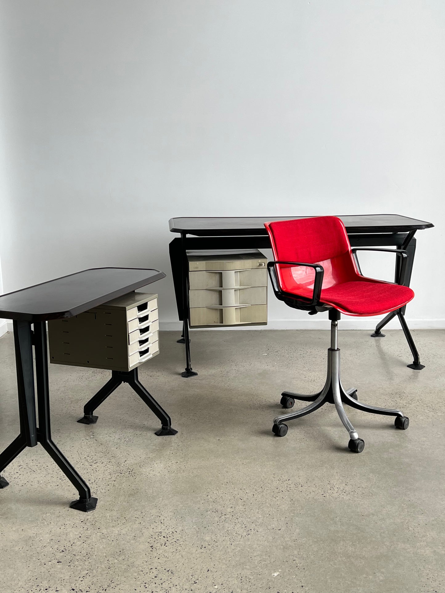 - Modus Desk Chair Osvaldo Borsani Tecno Italy