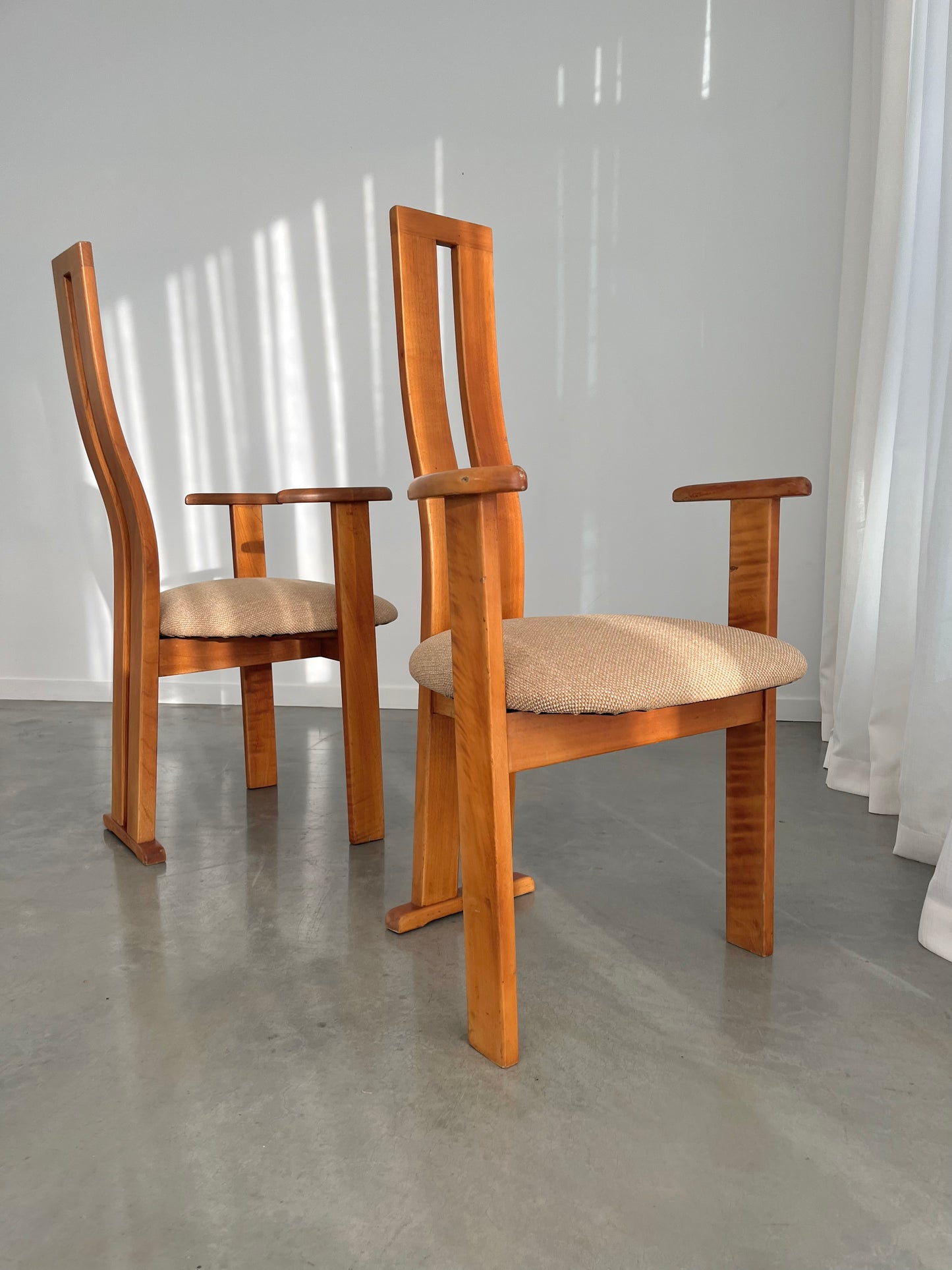 - Vintage Wavy High Back Chair