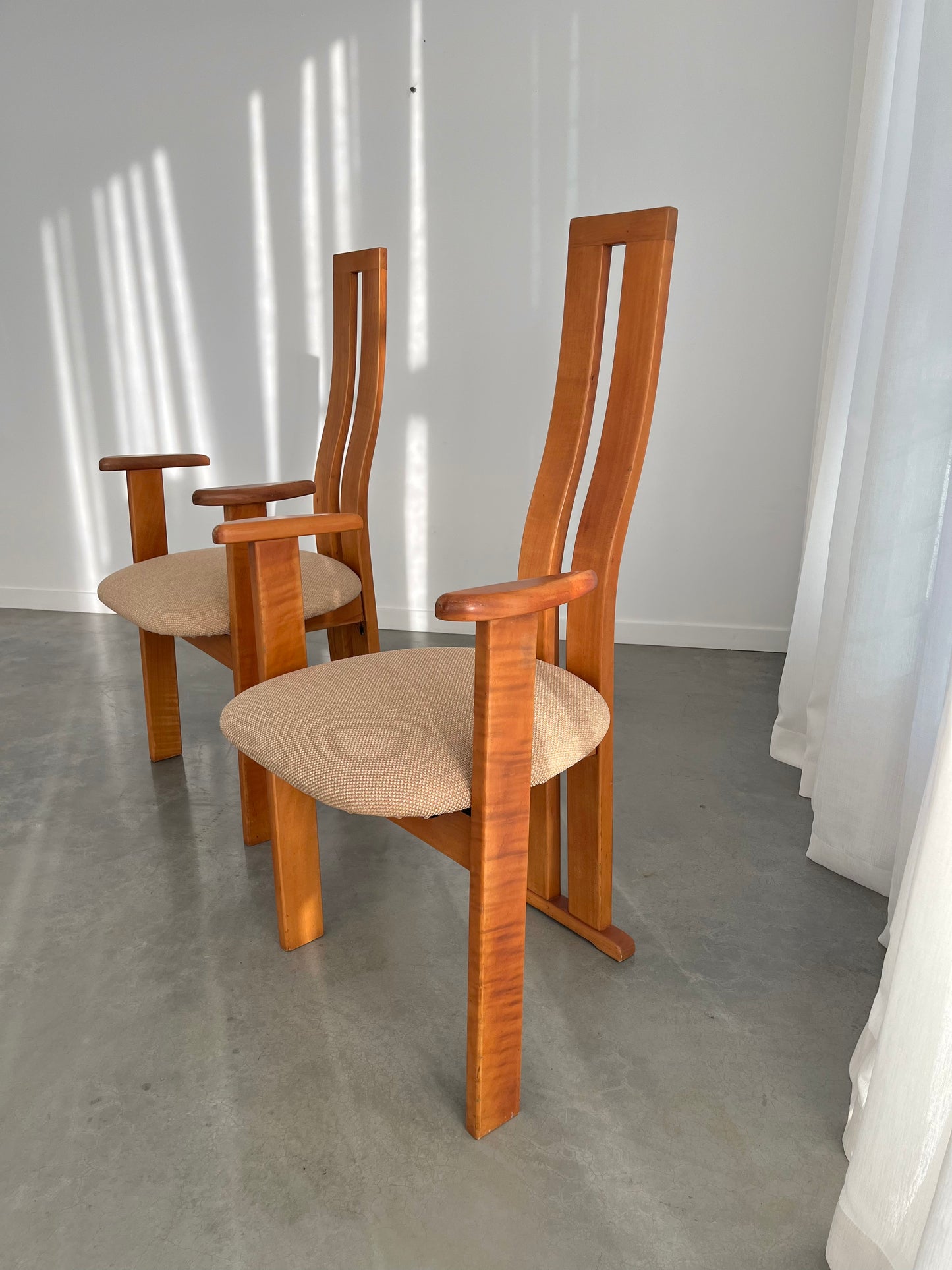 - Vintage Wavy High Back Chair