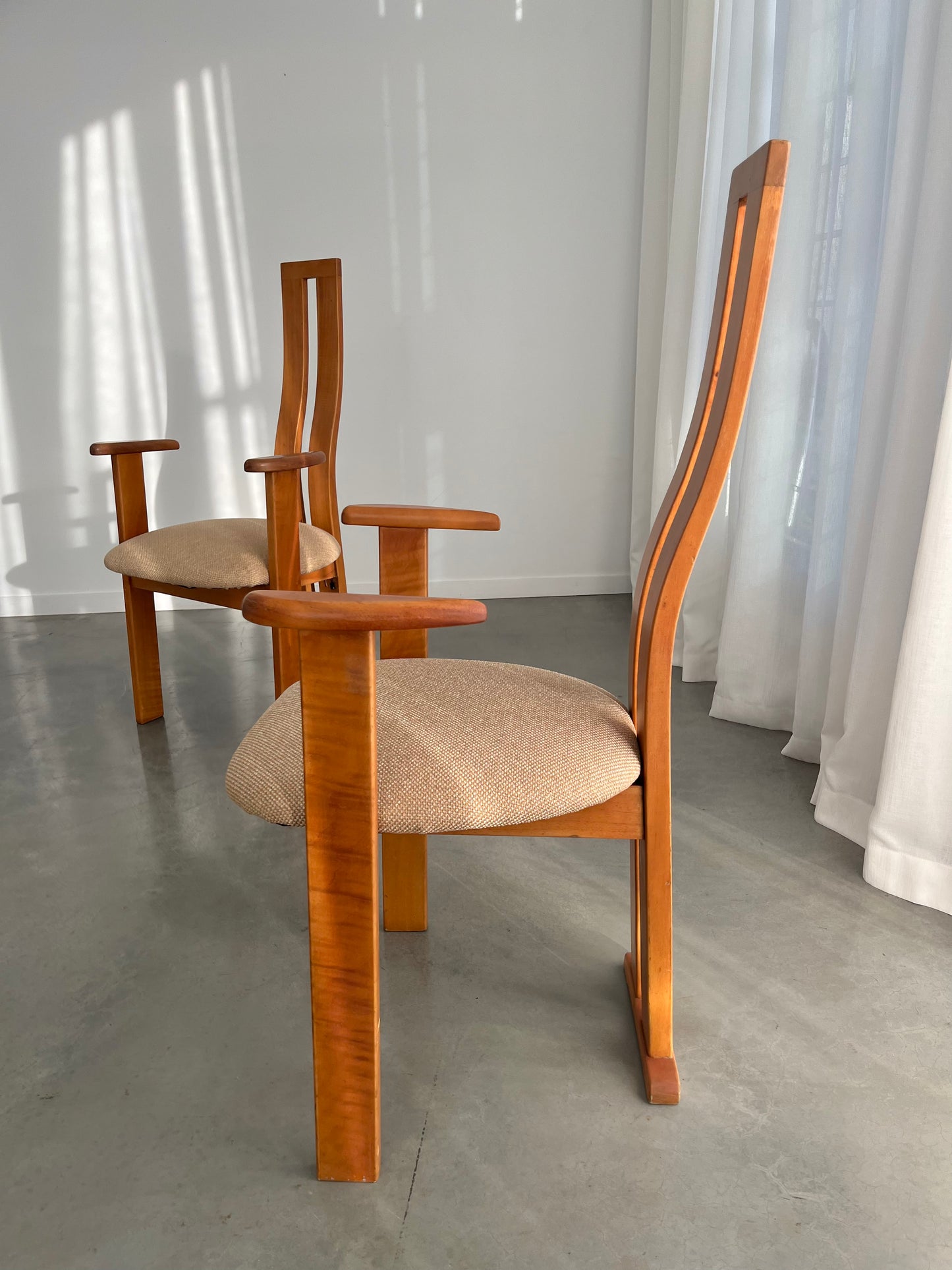 - Vintage Wavy High Back Chair