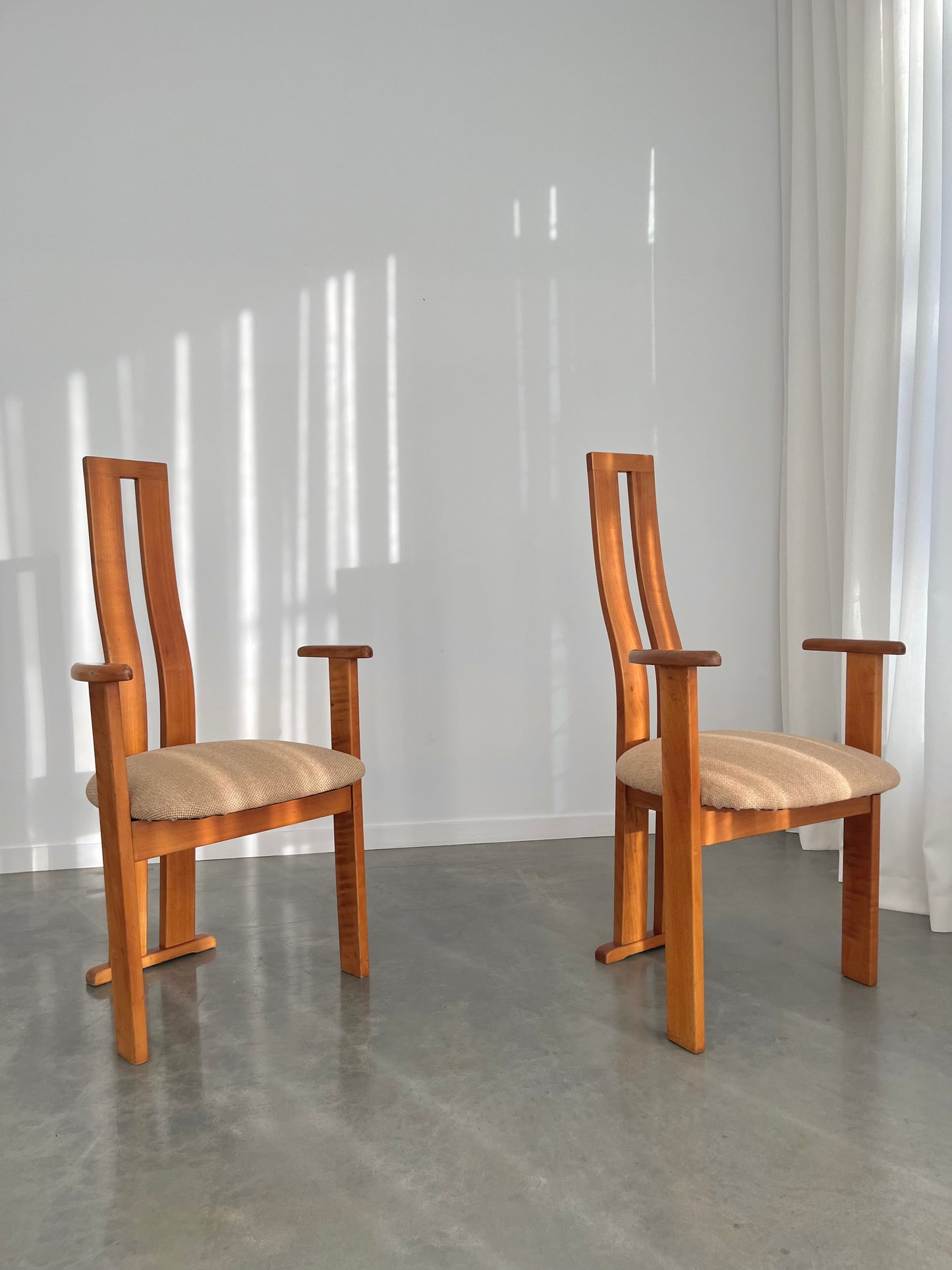 - Vintage Wavy High Back Chair