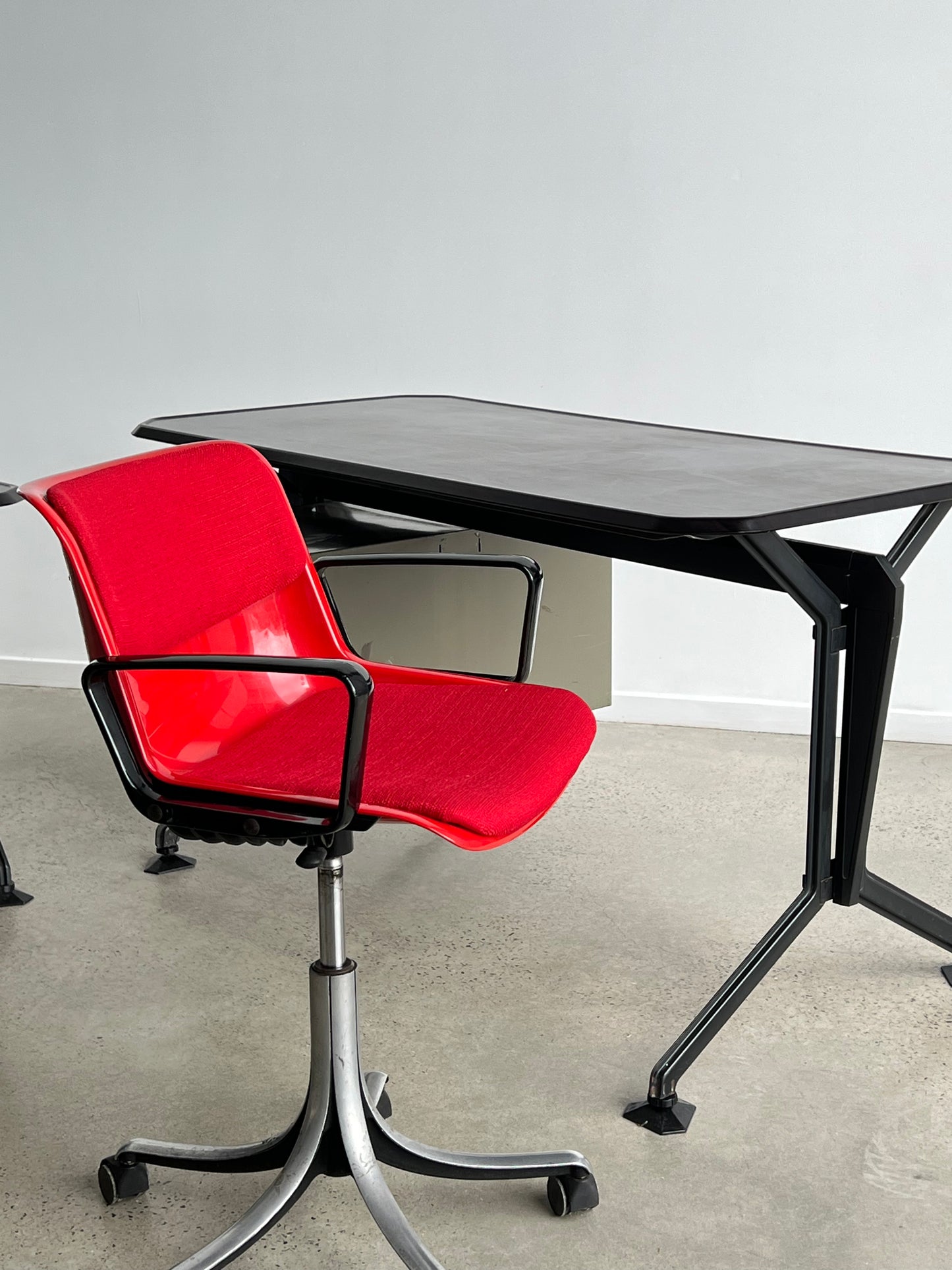 - Modus Desk Chair Osvaldo Borsani Tecno Italy