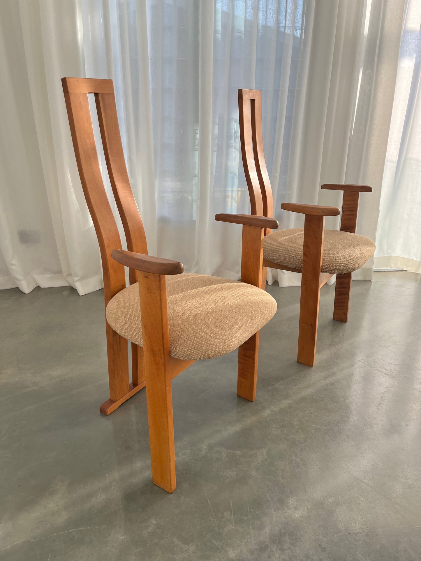 - Vintage Wavy High Back Chair