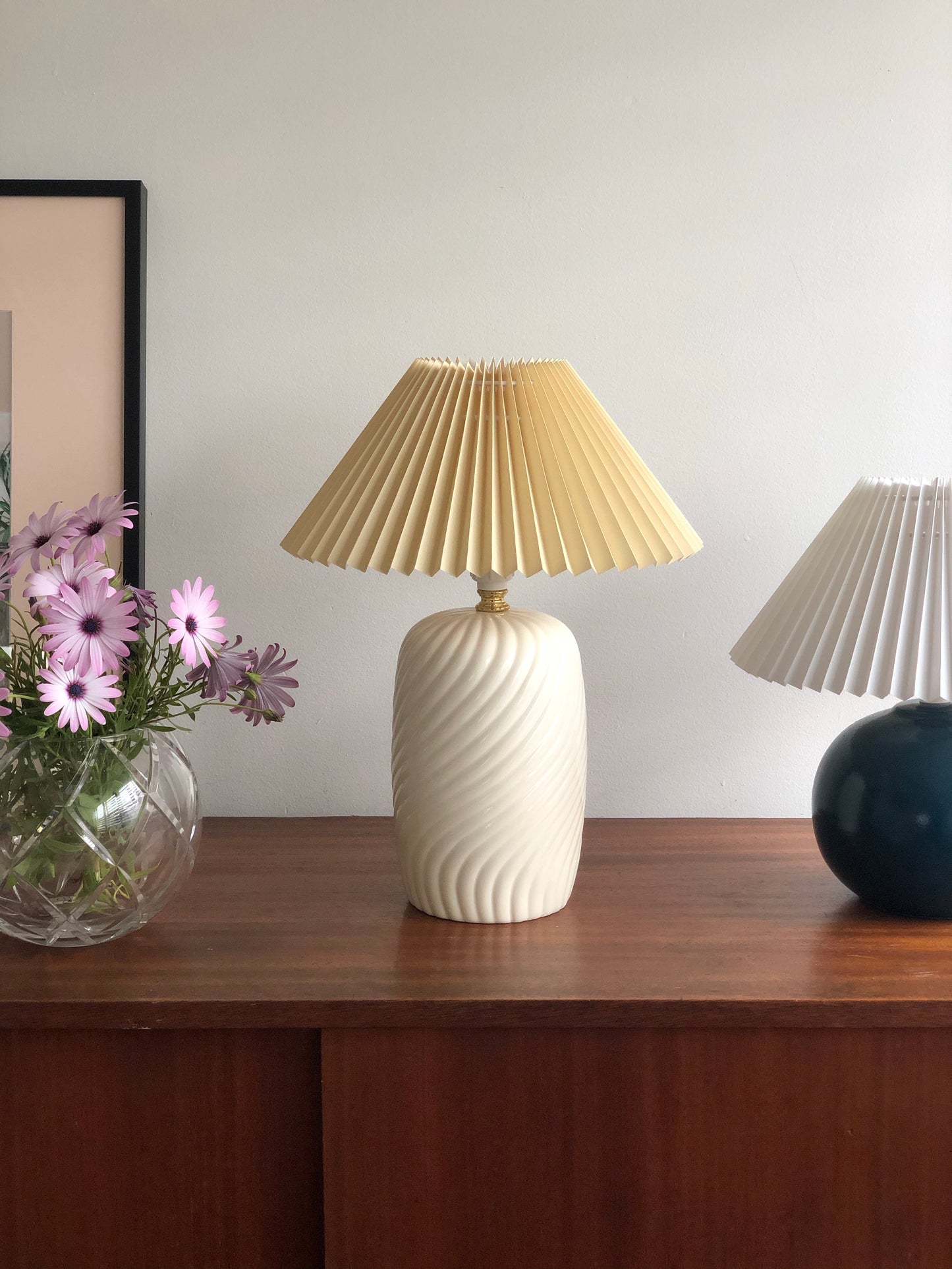 Swirl Lolly Lamp with Cream Pleated Shade