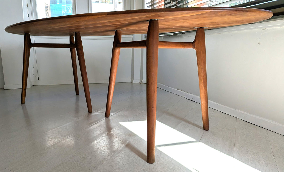 Oval Solo Dining Table by Neri & Hu