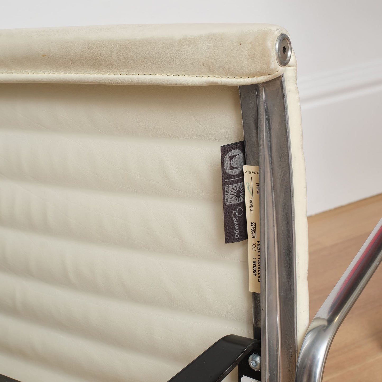 Eames Aluminium Group Management Armchair - White