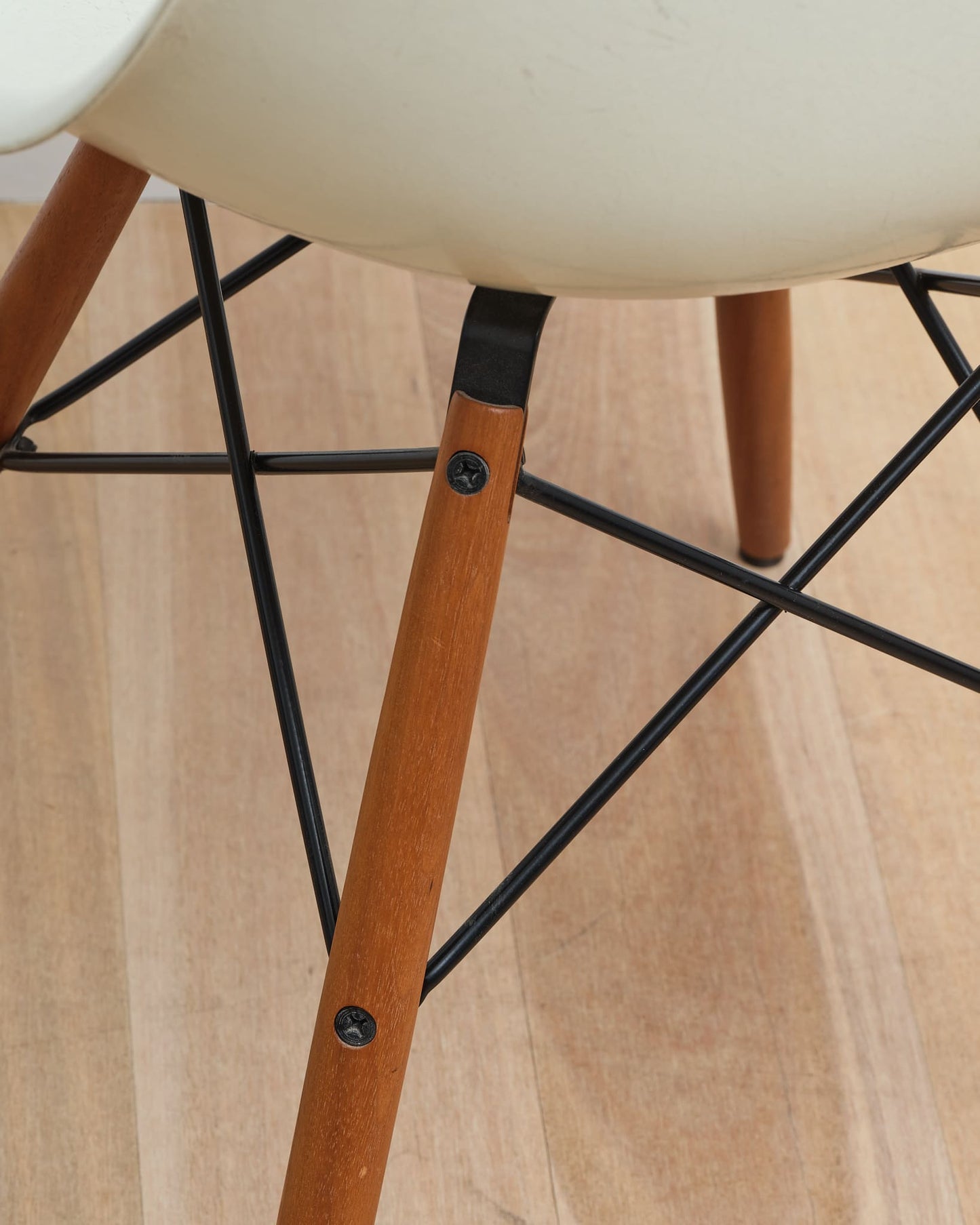 Eames Moulded Fibreglass Chair