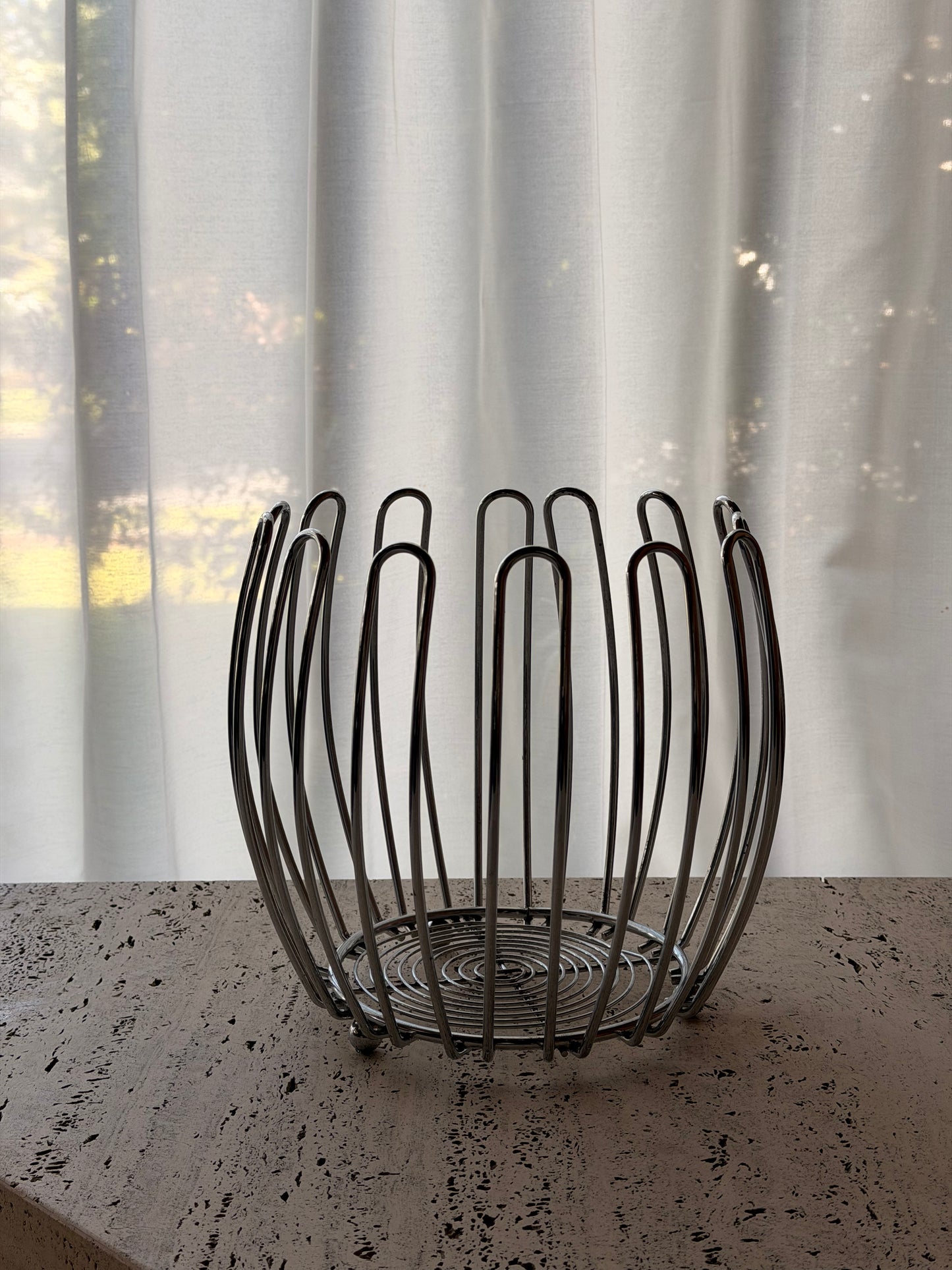 Sculptural Wire Fruit Bowl / Basket