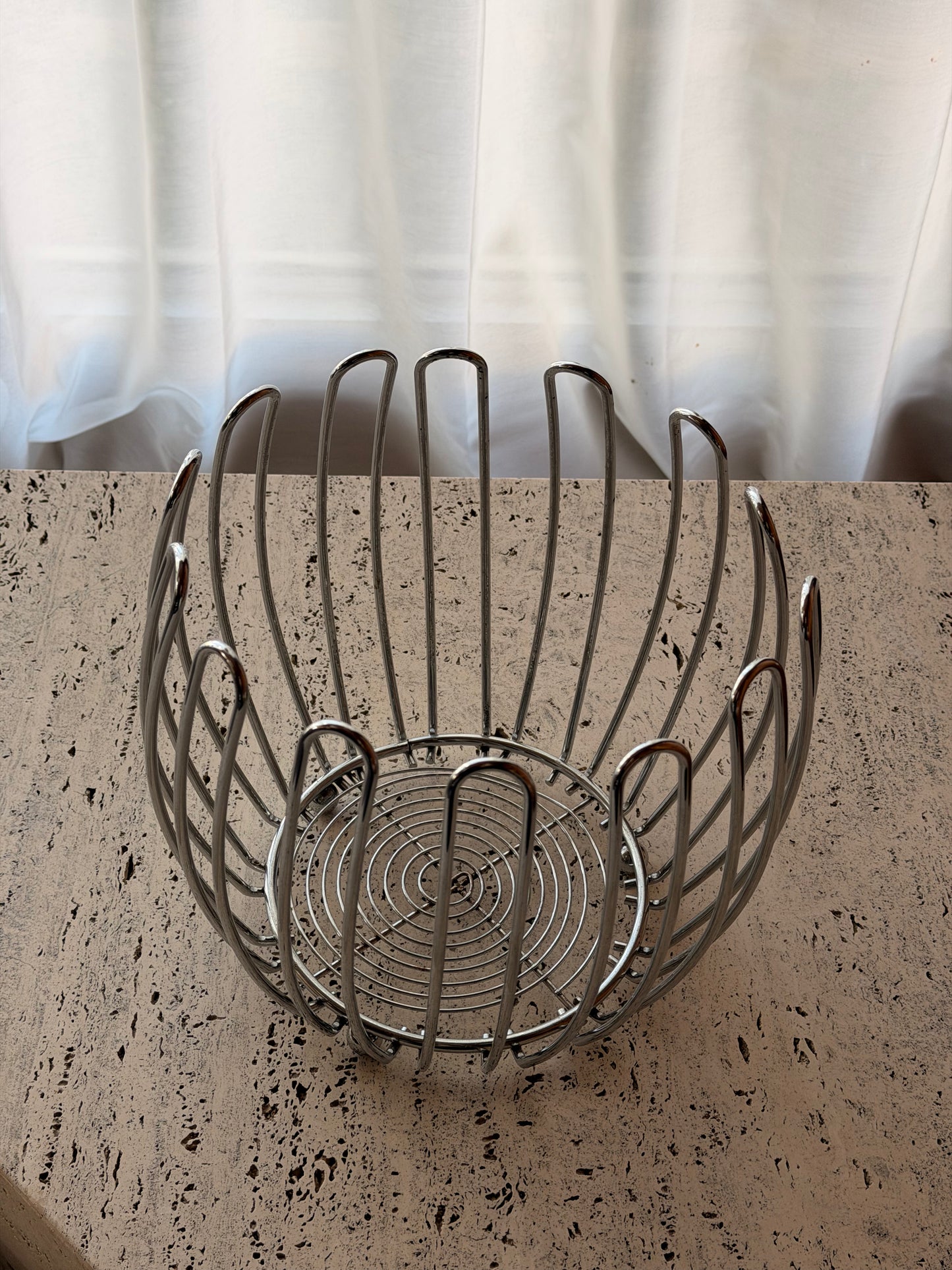 Sculptural Wire Fruit Bowl / Basket