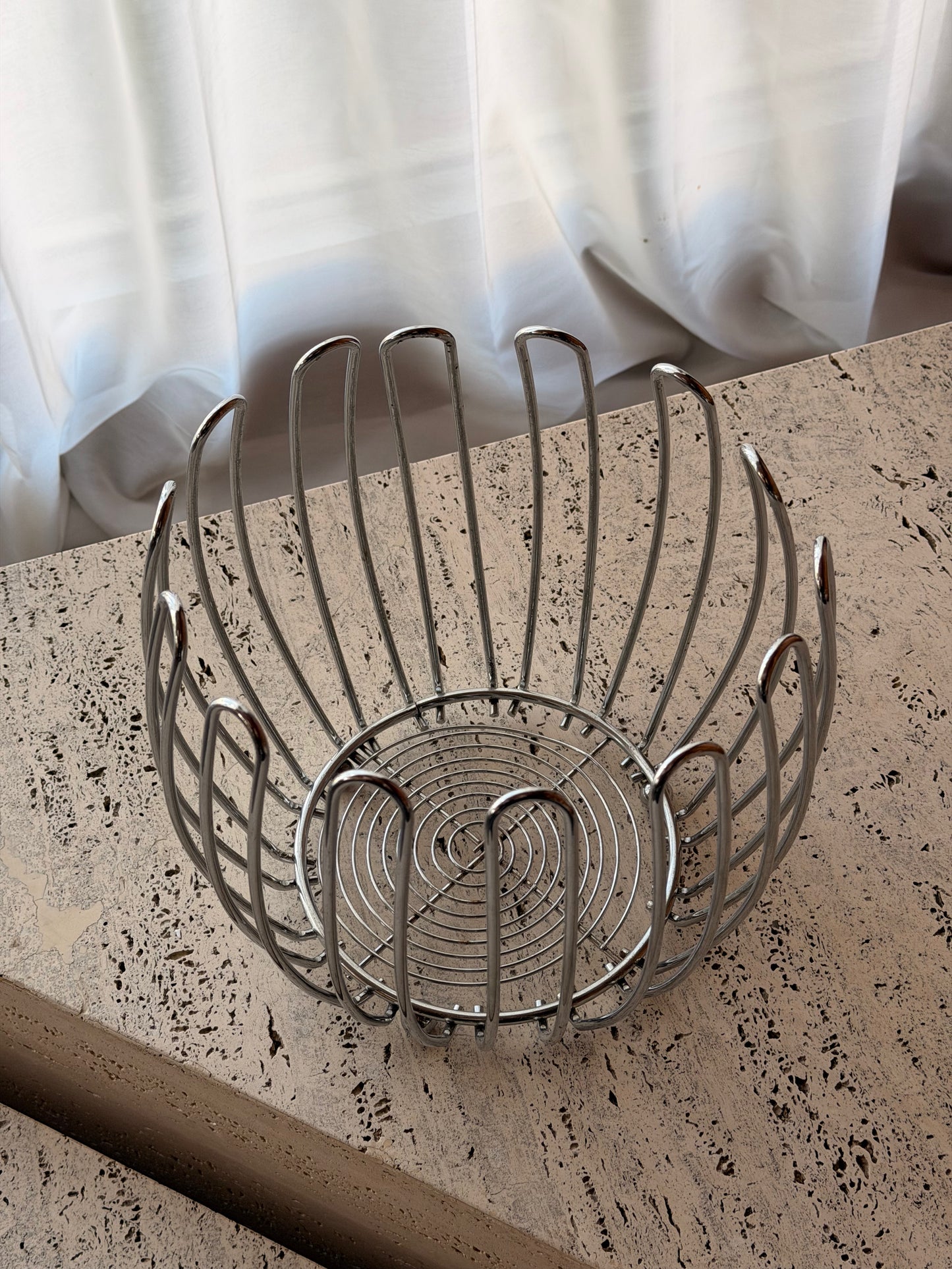 Sculptural Wire Fruit Bowl / Basket