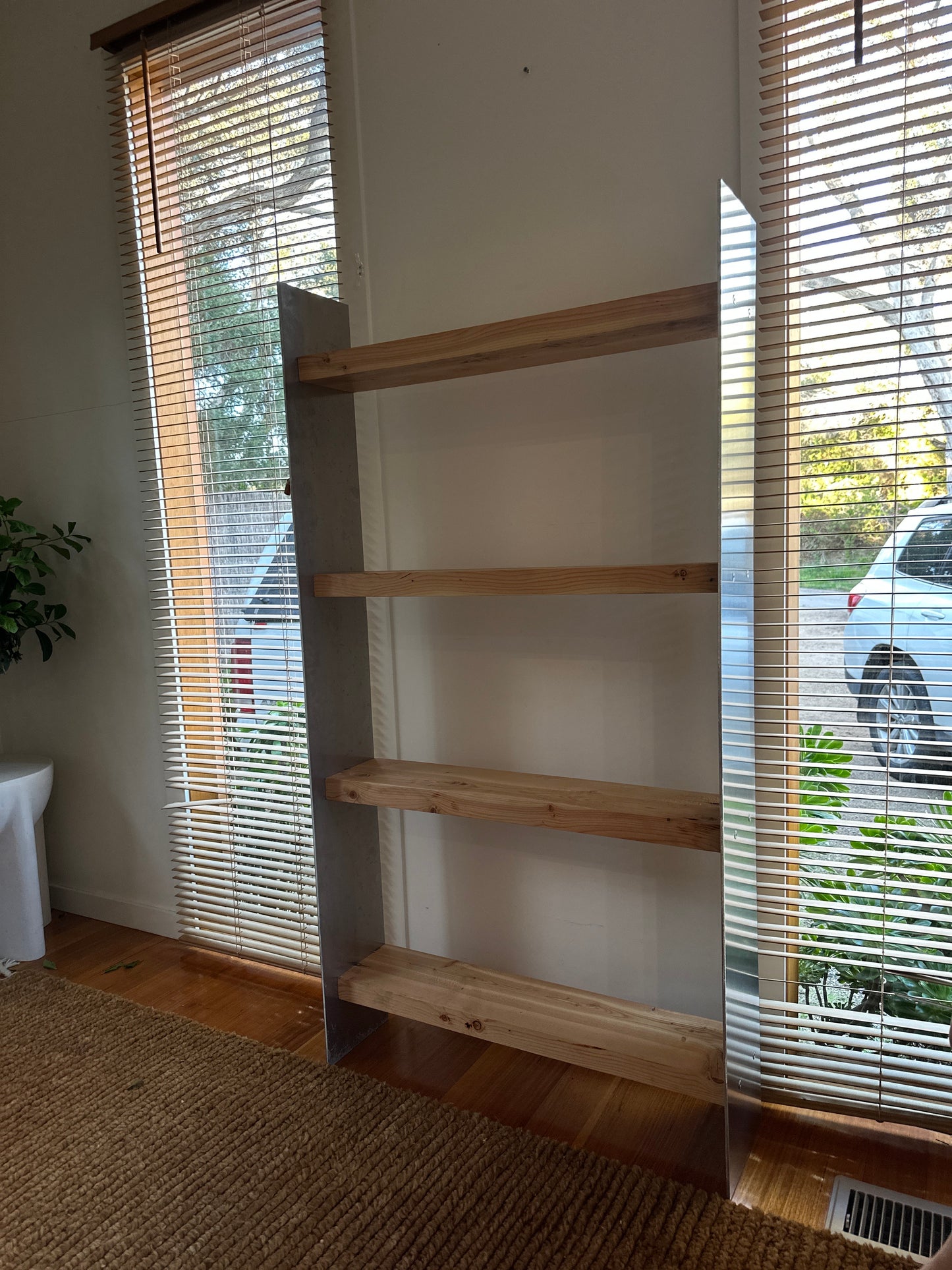 Aluminium + Oregon Shelf