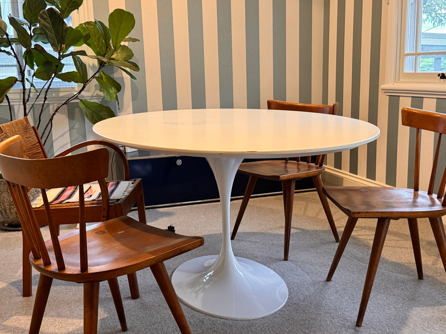 Eero Saarinen Tulip Table for Knoll
