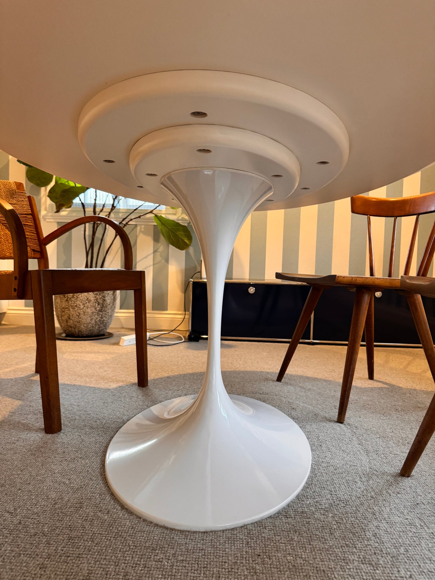 Eero Saarinen Tulip Table for Knoll