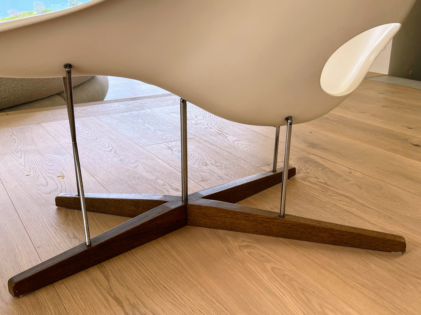 Eames La Chaise Chair