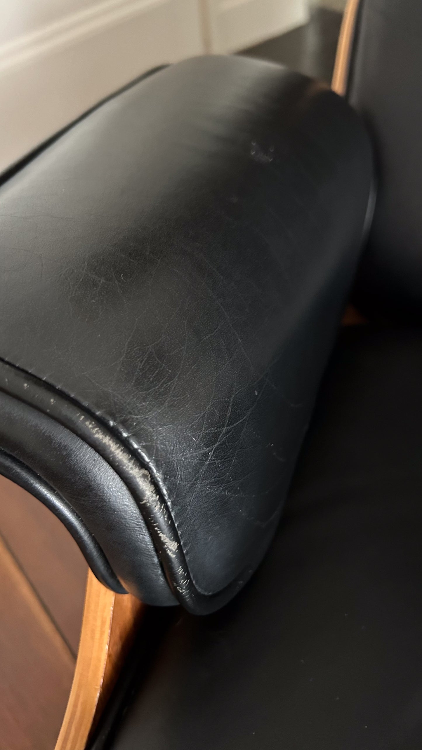 Eames Lounge Chair & Ottoman - Herman Miller