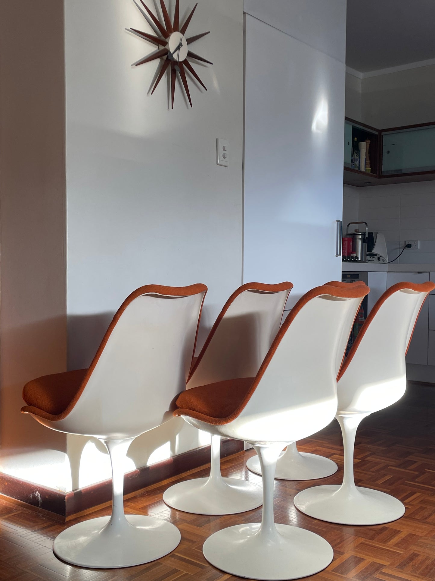 Set of 5 Knoll Tulip Chairs by Eero Saarinen