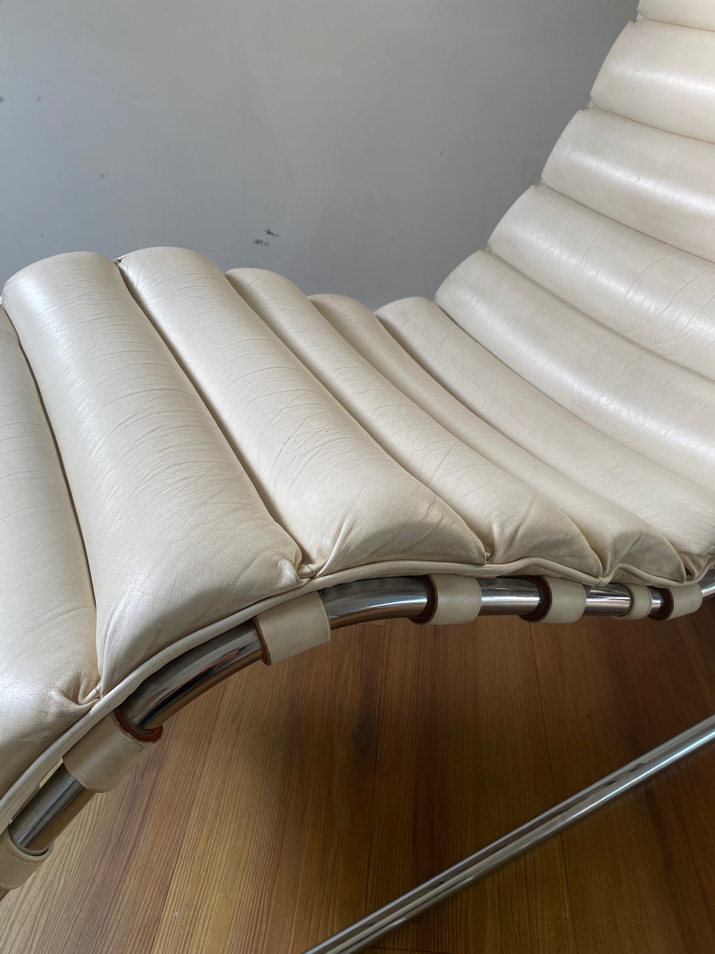 Knoll Mies Van Der Rohe Chaise Lounge
