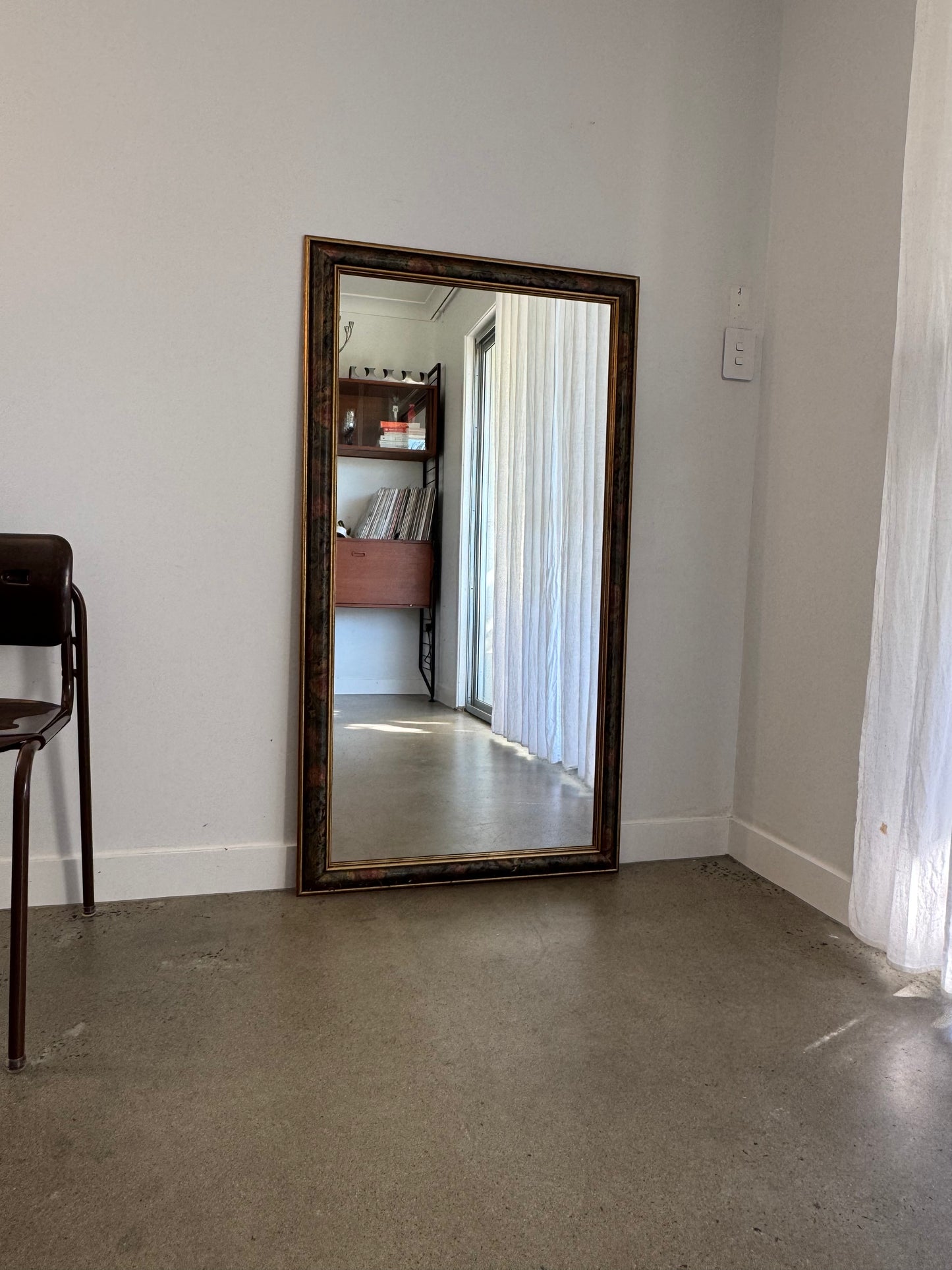 Vintage Floral Motif Mirror