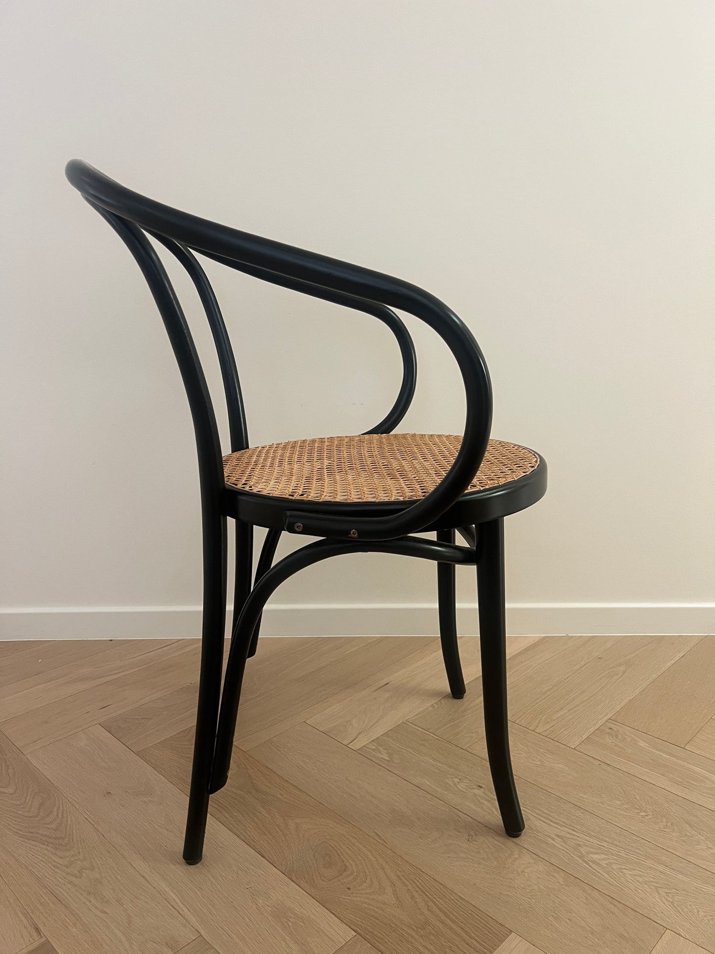 Set of 8 Thonet No. B9 Le Corbusier Cane Chairs - Black