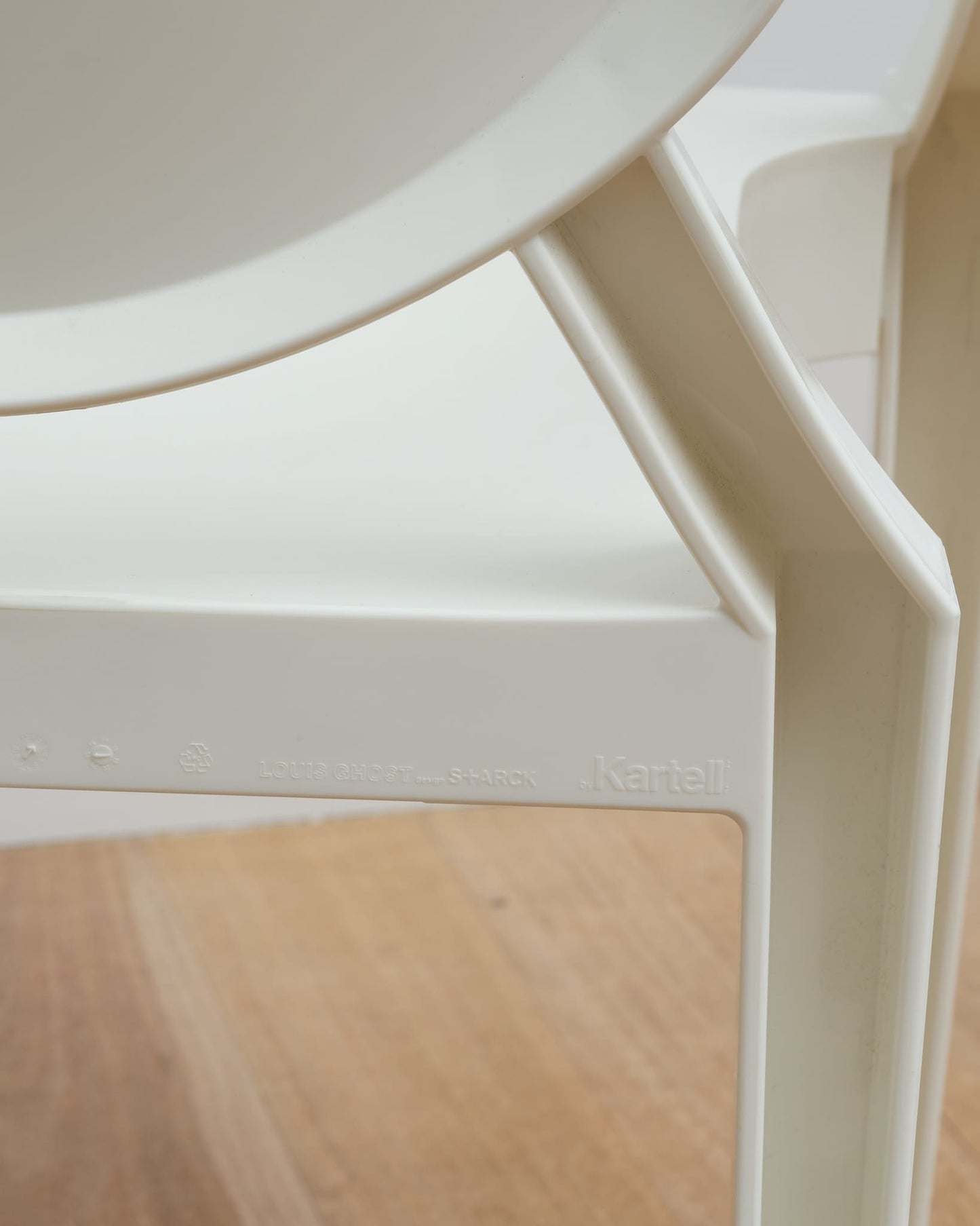 Kartell Louis Ghost Chair - Philippe Starck