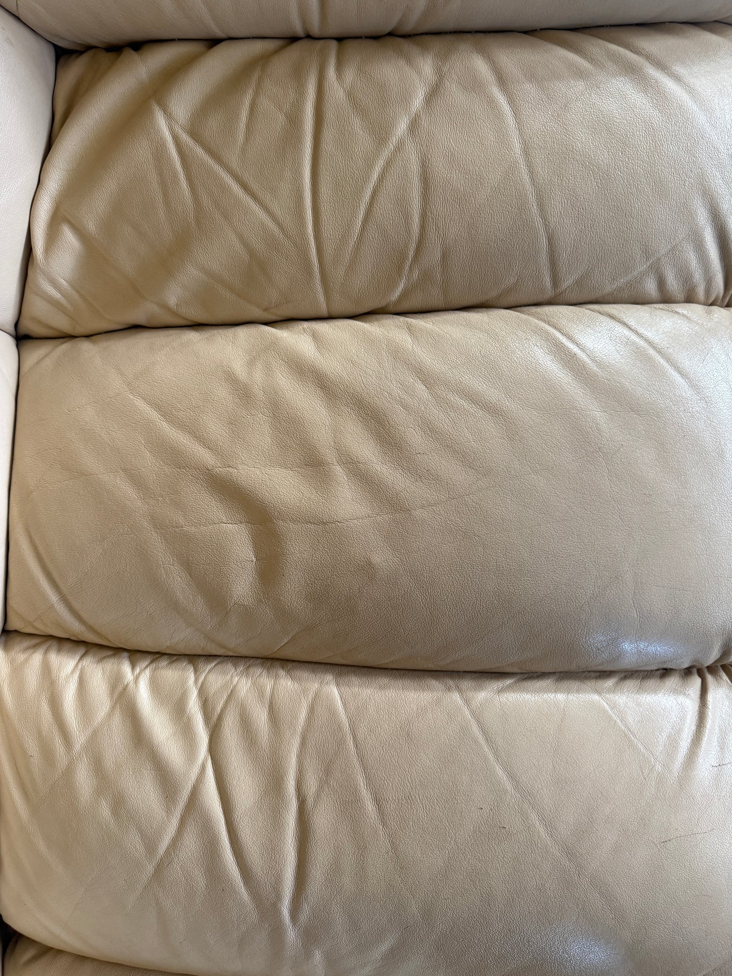Peachy Cream Leather Sectional Sofa in the Style of De Sede