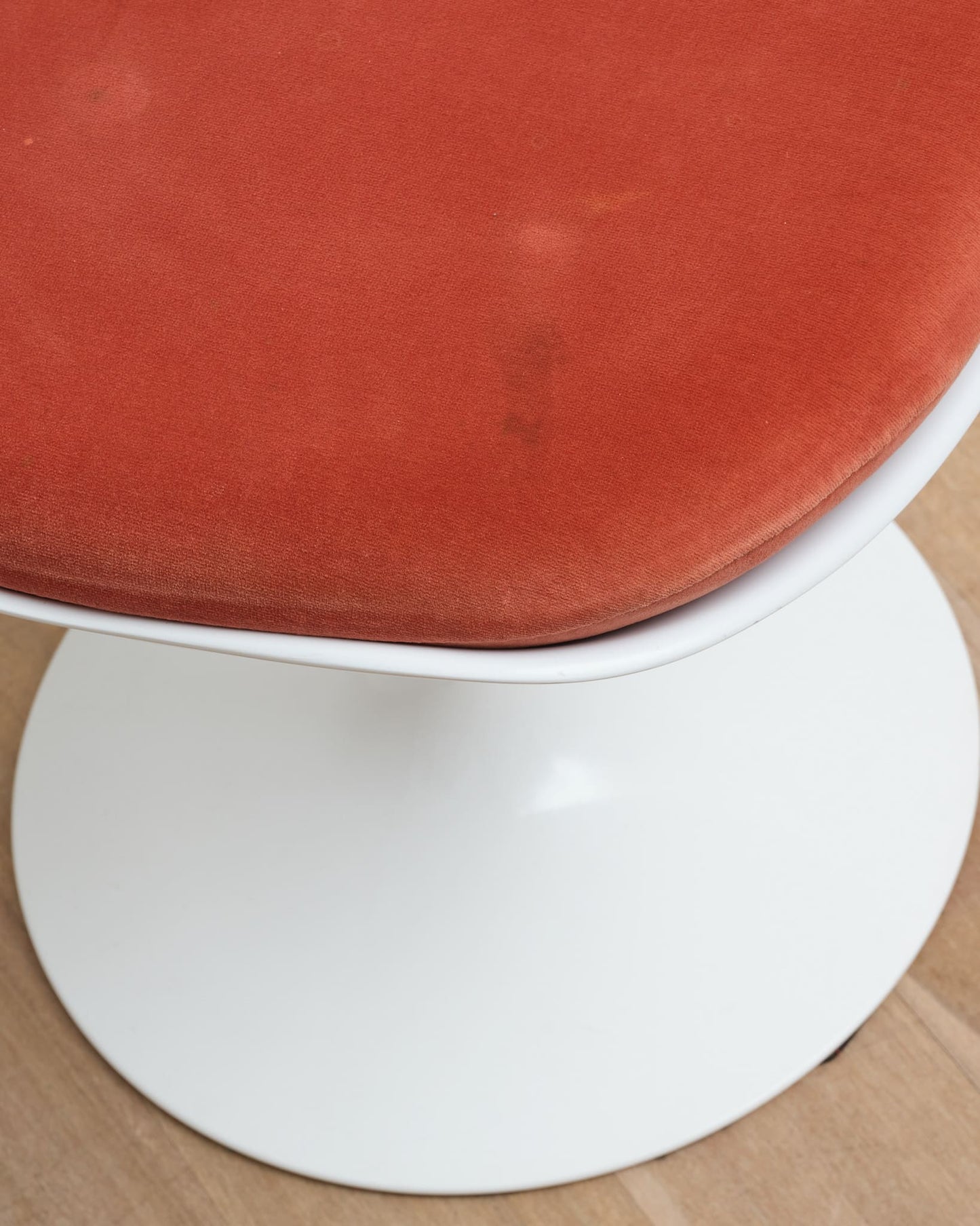 Eero Saarinen Tulip Side Chair
