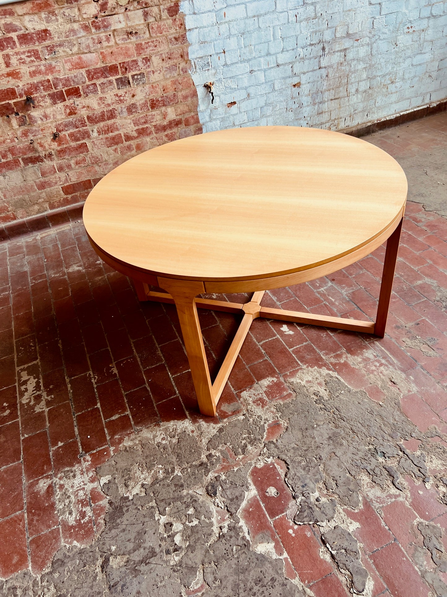 Ema Dining Table by Ziru