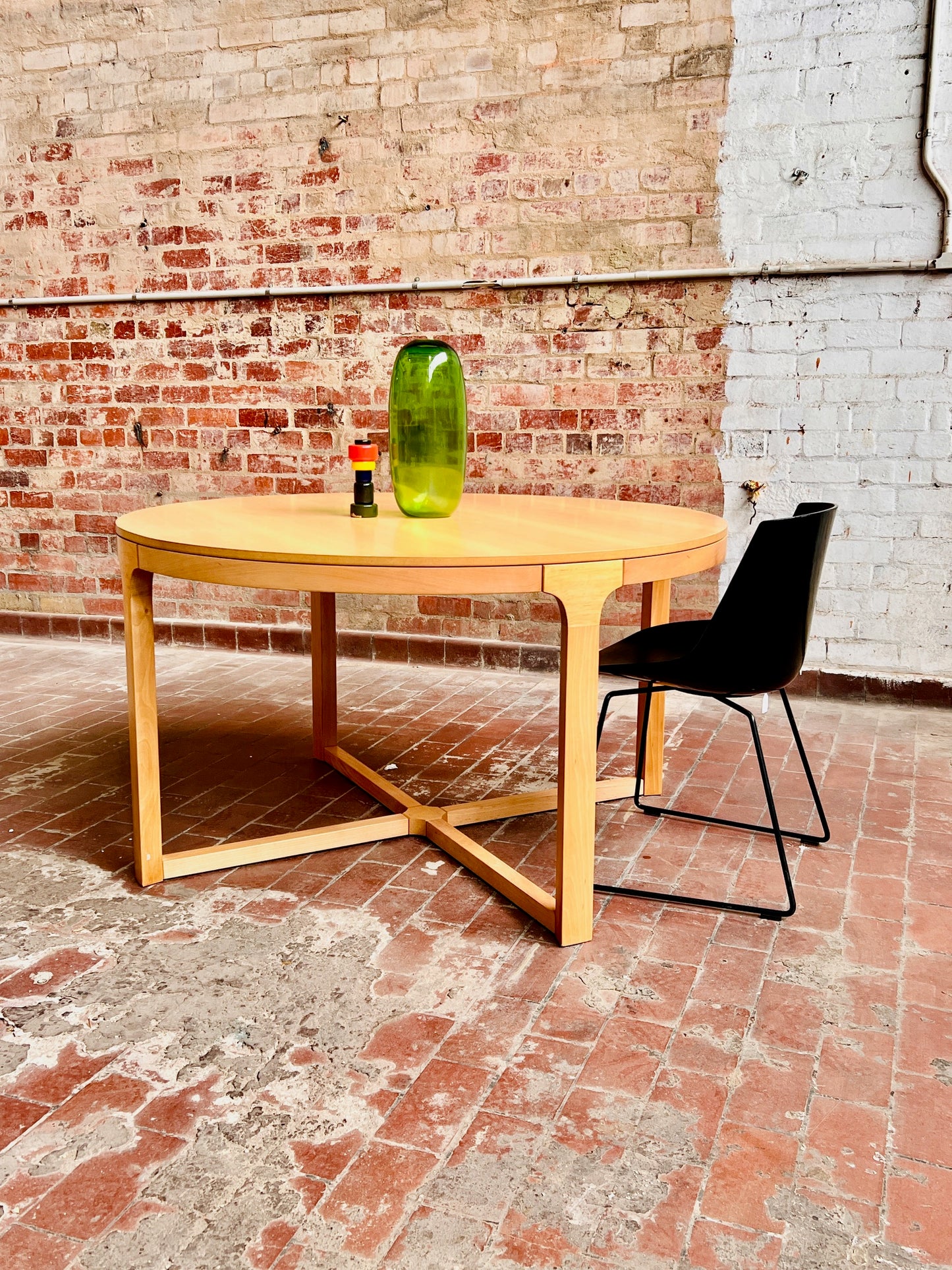 Ema Dining Table by Ziru