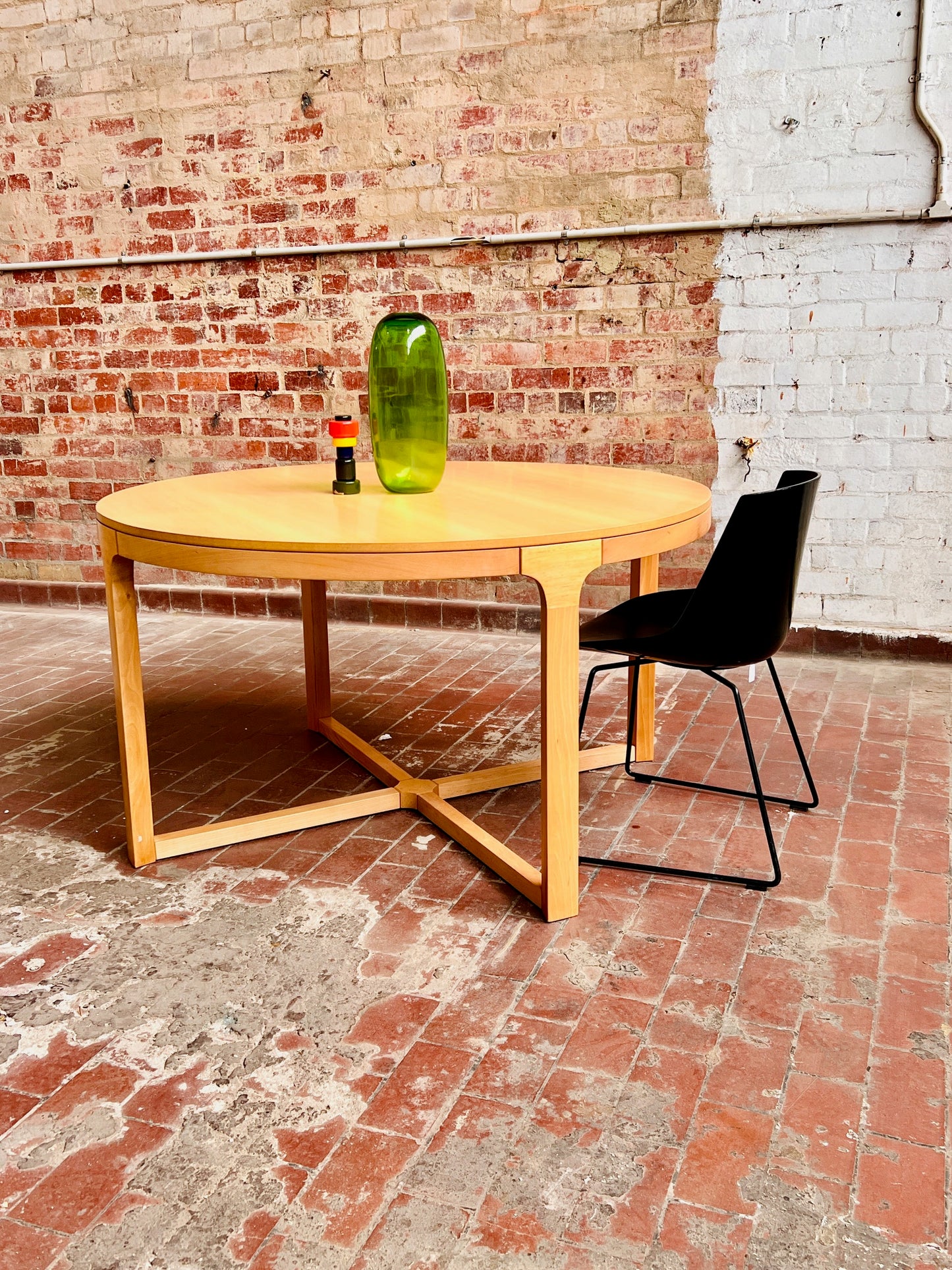 Ema Dining Table by Ziru