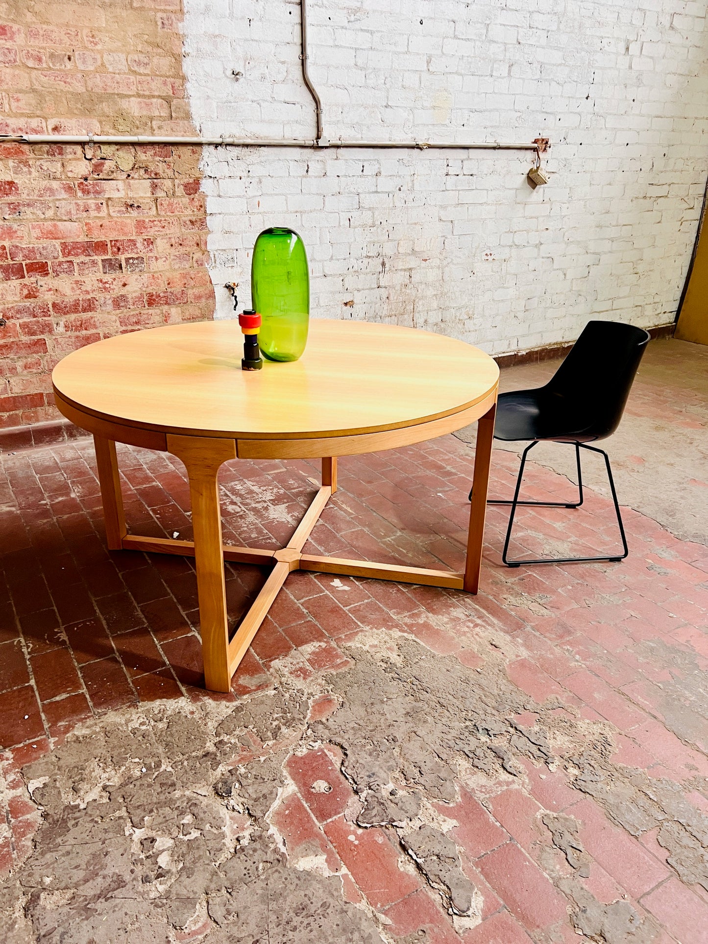 Ema Dining Table by Ziru