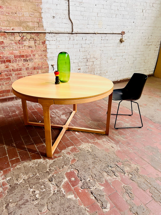 Ema Dining Table by Ziru