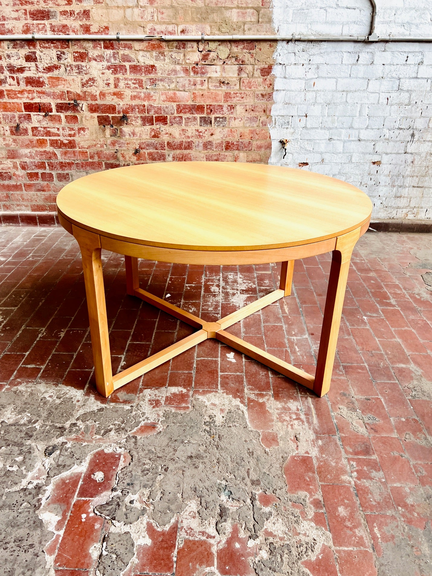 Ema Dining Table by Ziru